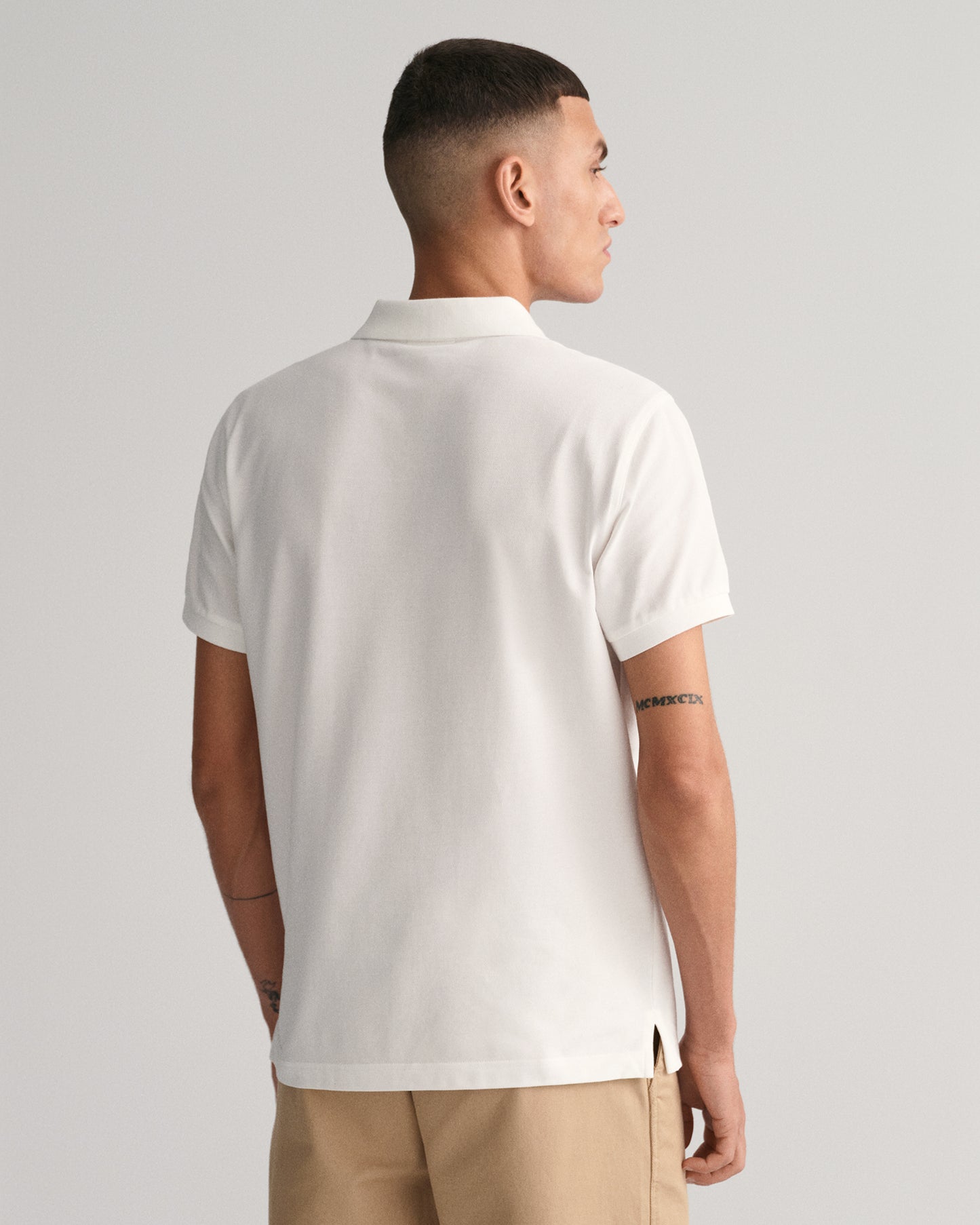 WHITE, SLIM SHIELD SS PIQUE POLO, BACK-VIEW BY GANT AU.