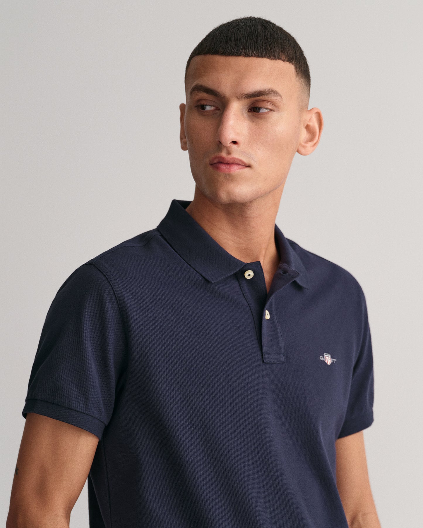 EVENING BLUE, SLIM SHIELD SS PIQUE POLO, CLOSE-UP BY GANT AU.