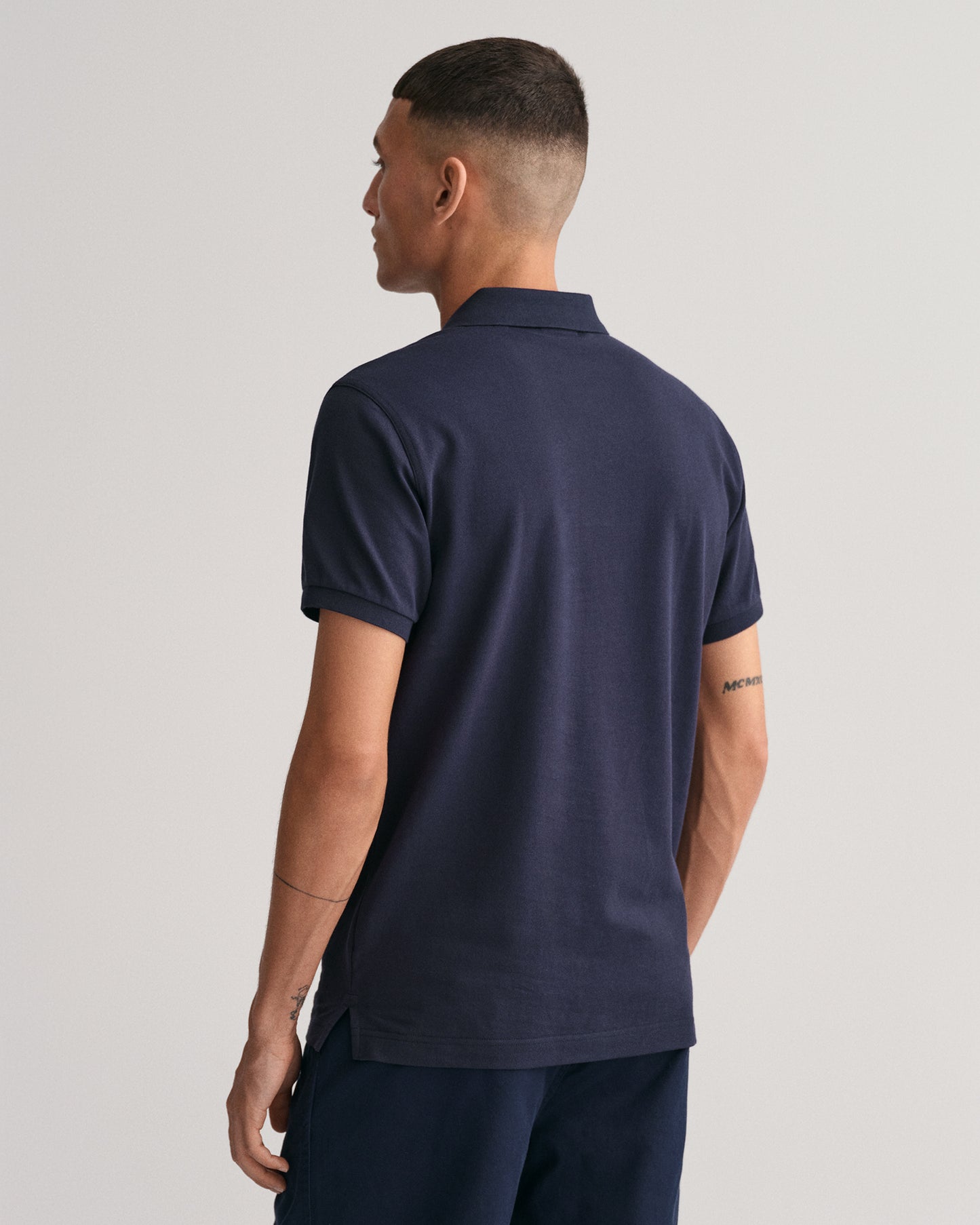 EVENING BLUE, SLIM SHIELD SS PIQUE POLO, BACK-VIEW BY GANT AU.