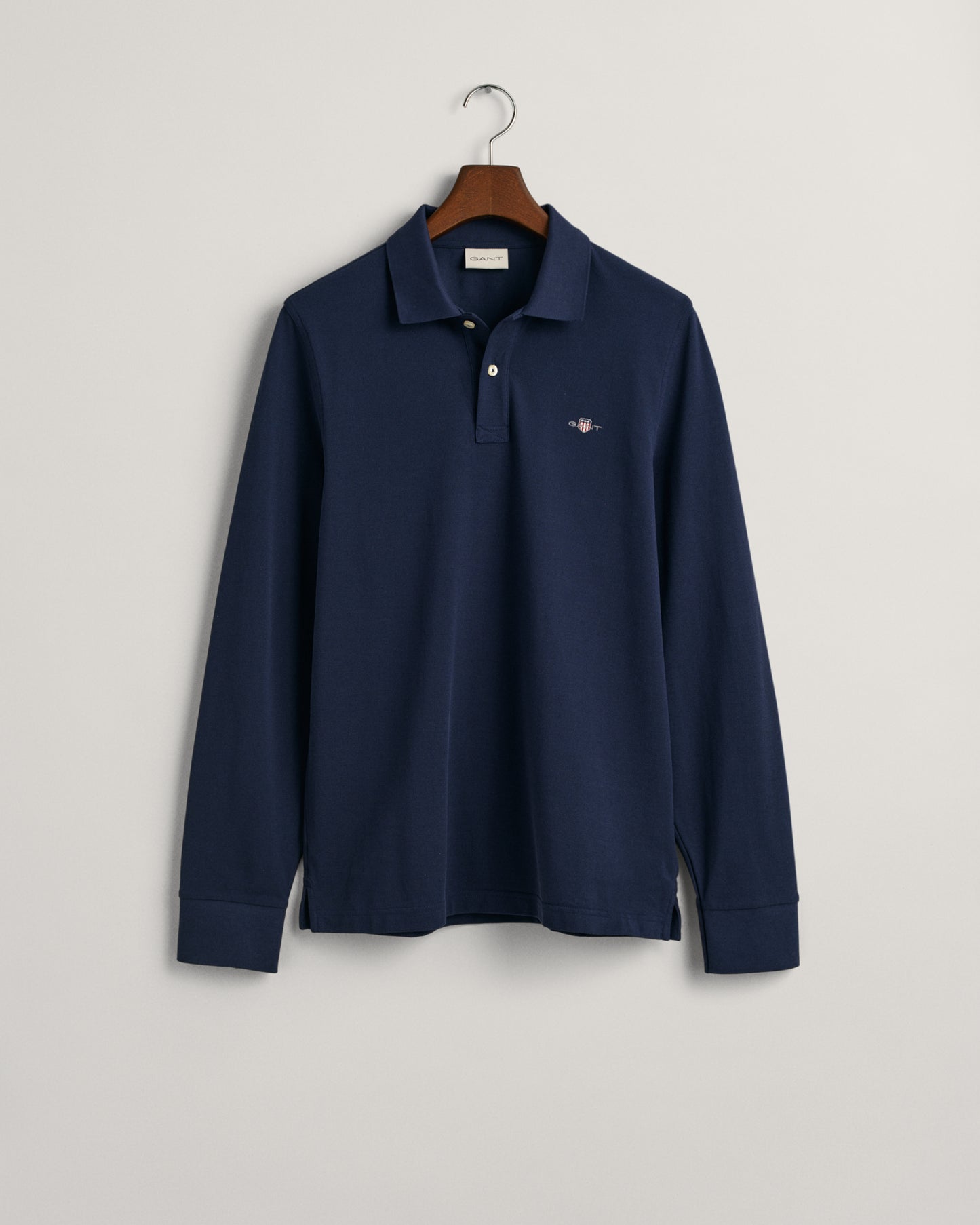 EVENING BLUE, REG SHIELD LS PIQUE POLO, FLAT-LAY BY GANT AU.