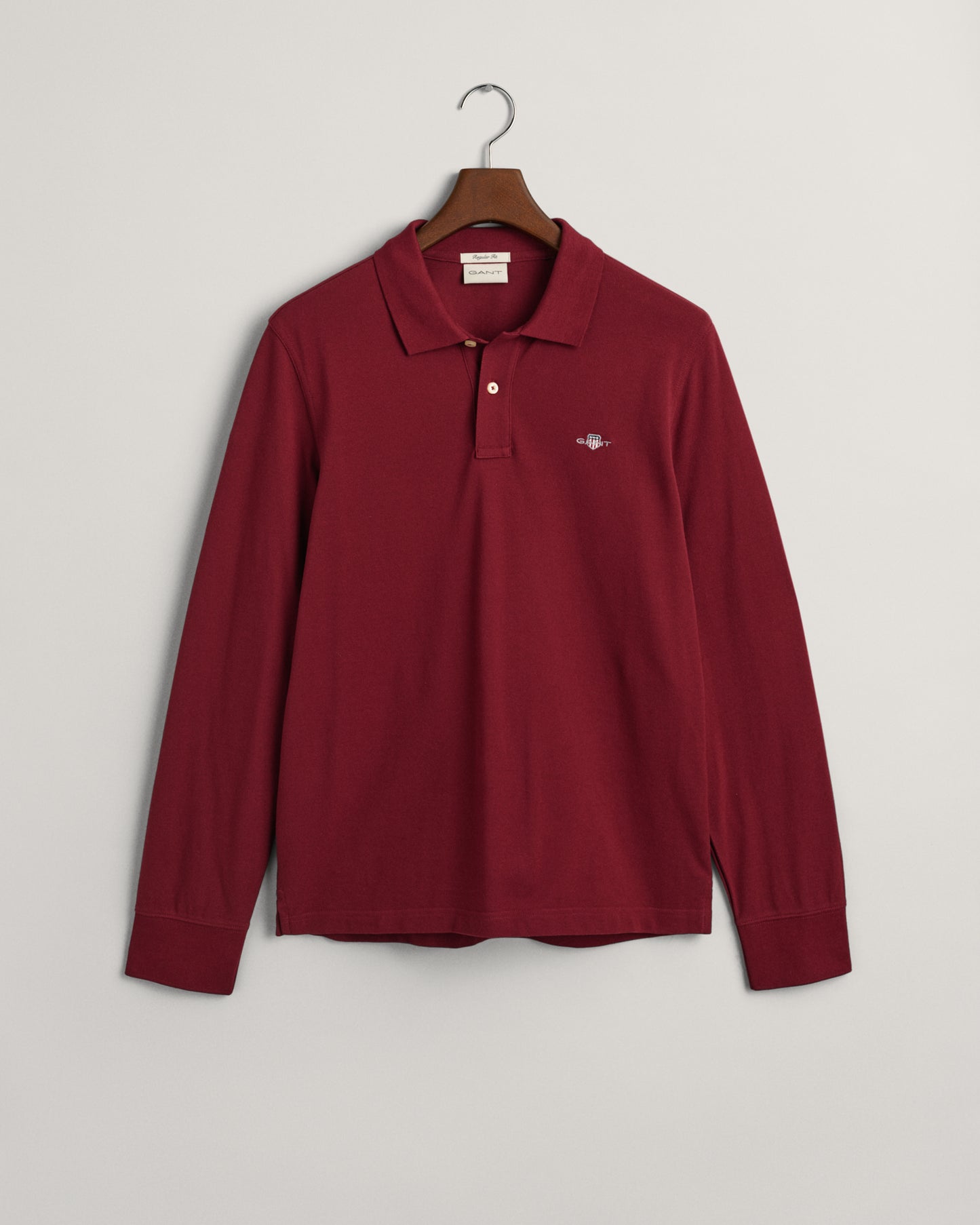 PLUMPED RED, REG SHIELD LS PIQUE POLO, FLAT-LAY BY GANT AU.