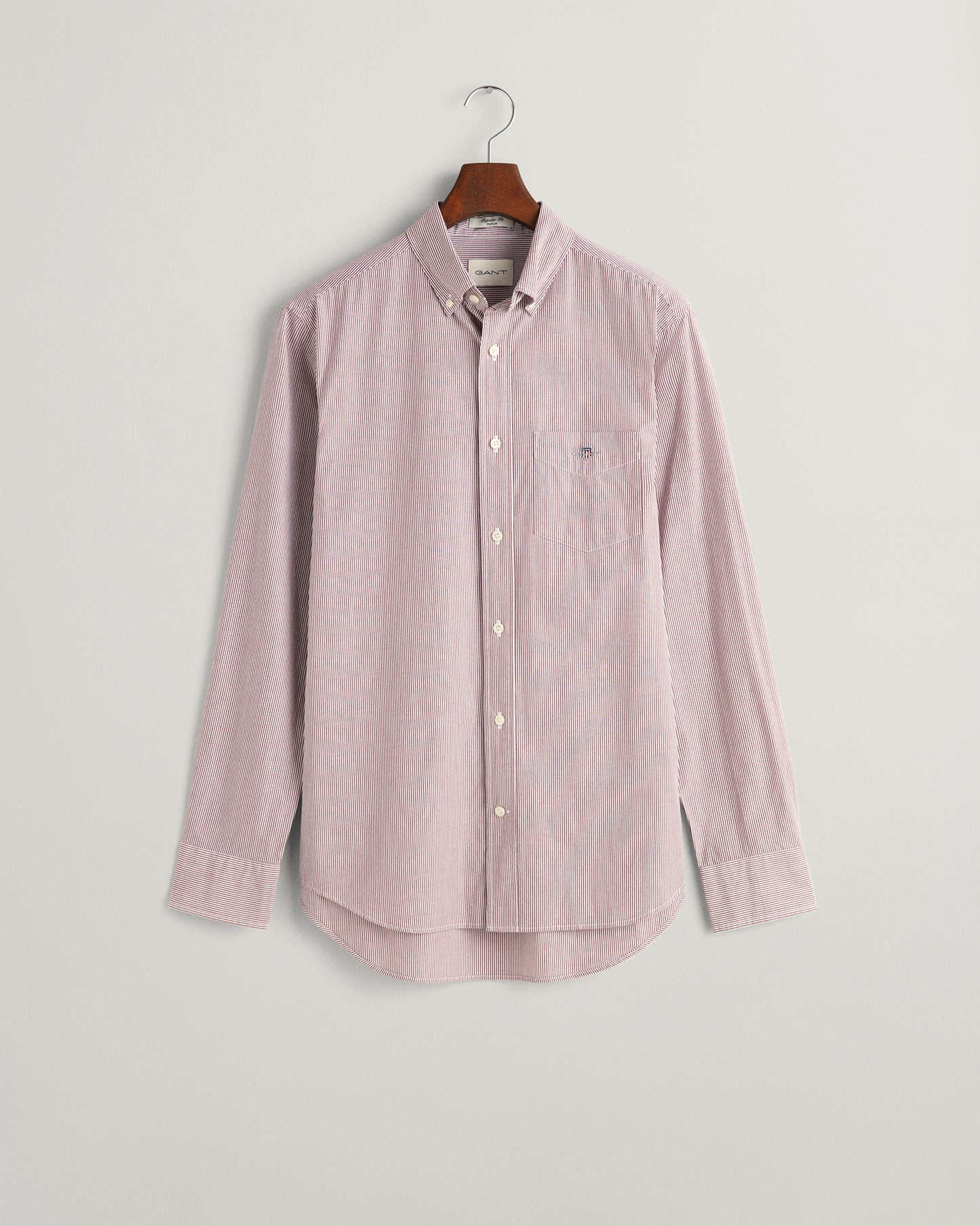 PLUMPED RED, REG POPLIN BANKER SHIRT, FLAT-LAY BY GANT AU.