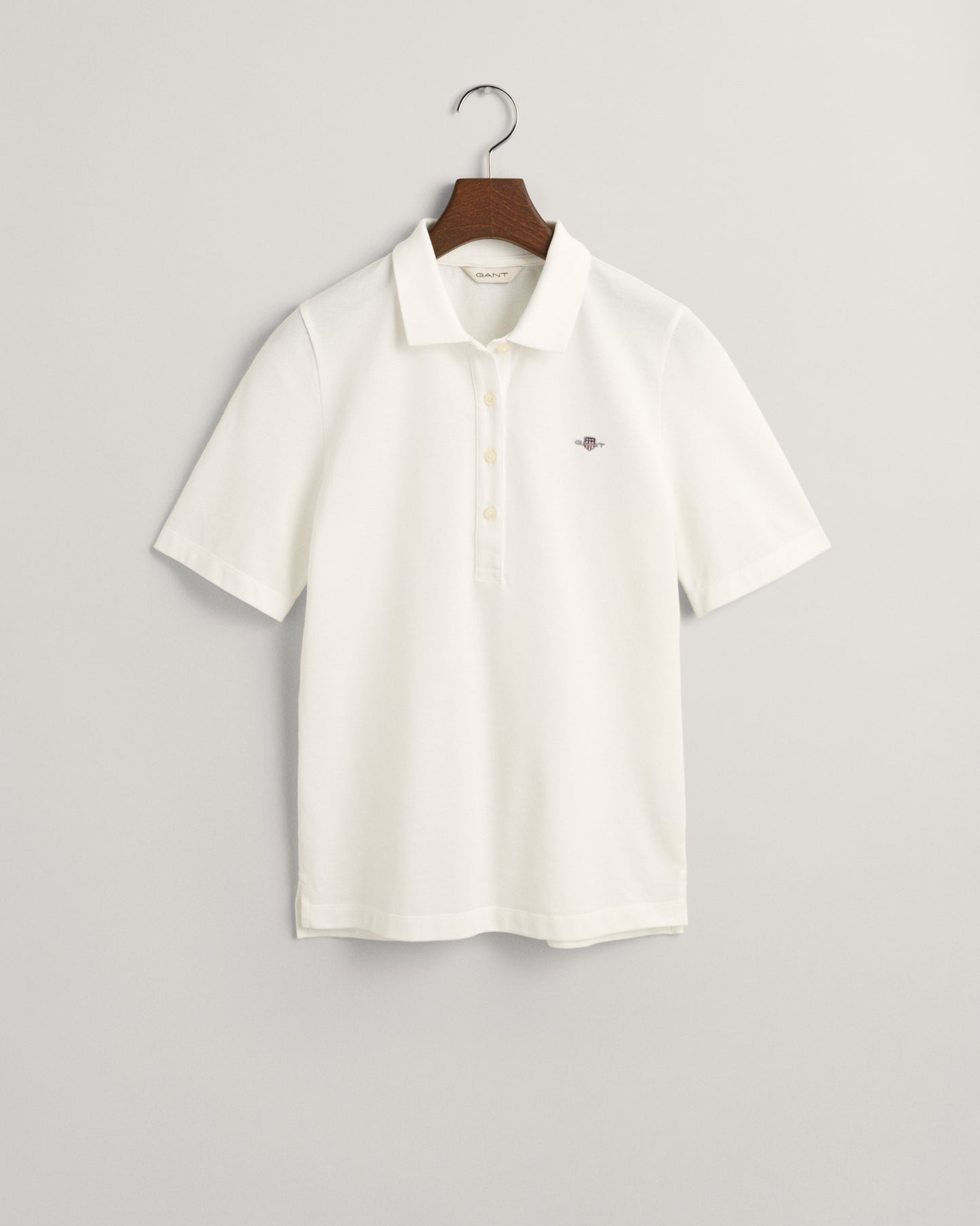 EGGSHELL, SLIM SHIELD SS PIQUE POLO, FLAT-LAY BY GANT AU.