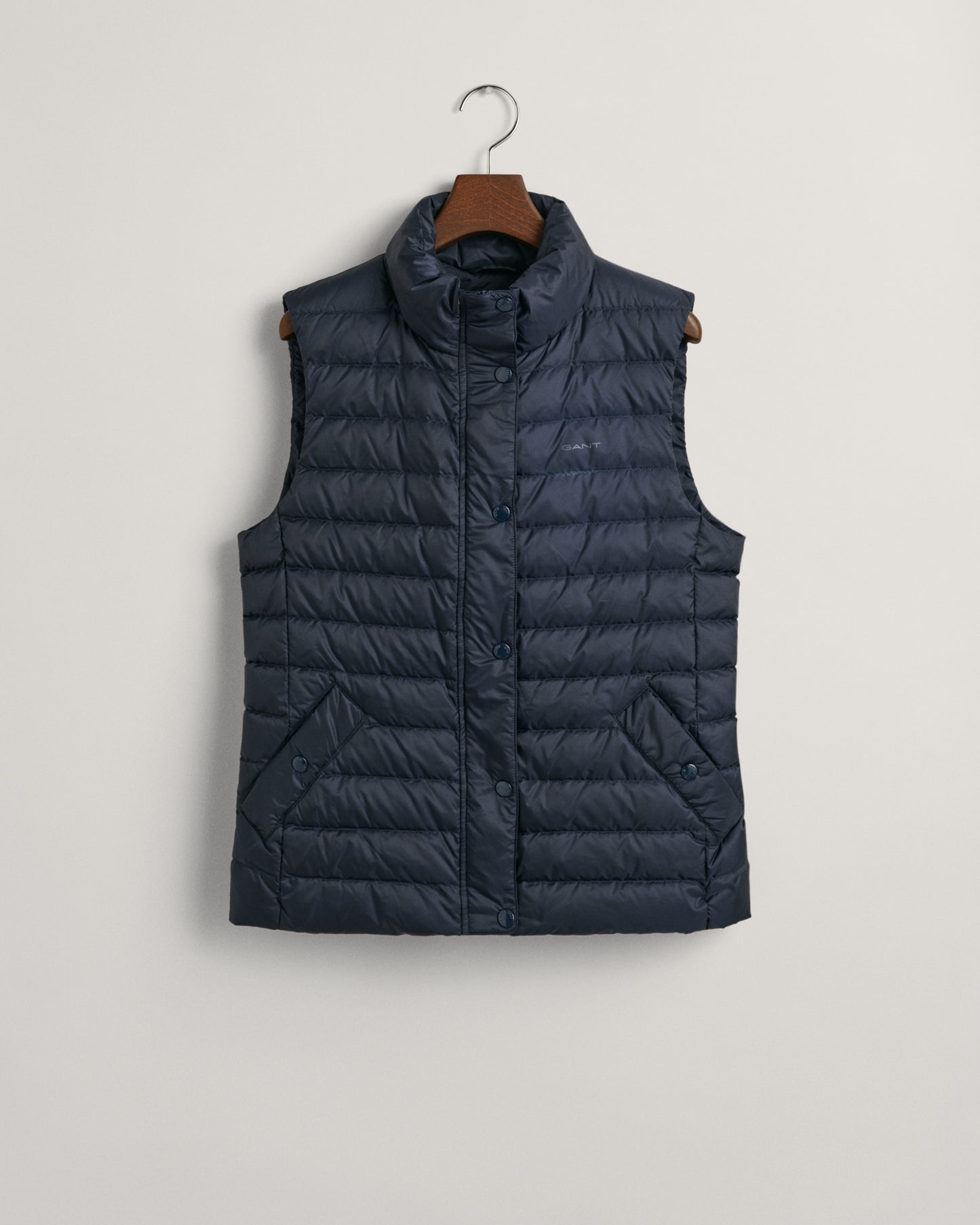 EVENING BLUE, LIGHT DOWN VEST, FLAT-LAY BY GANT AU.