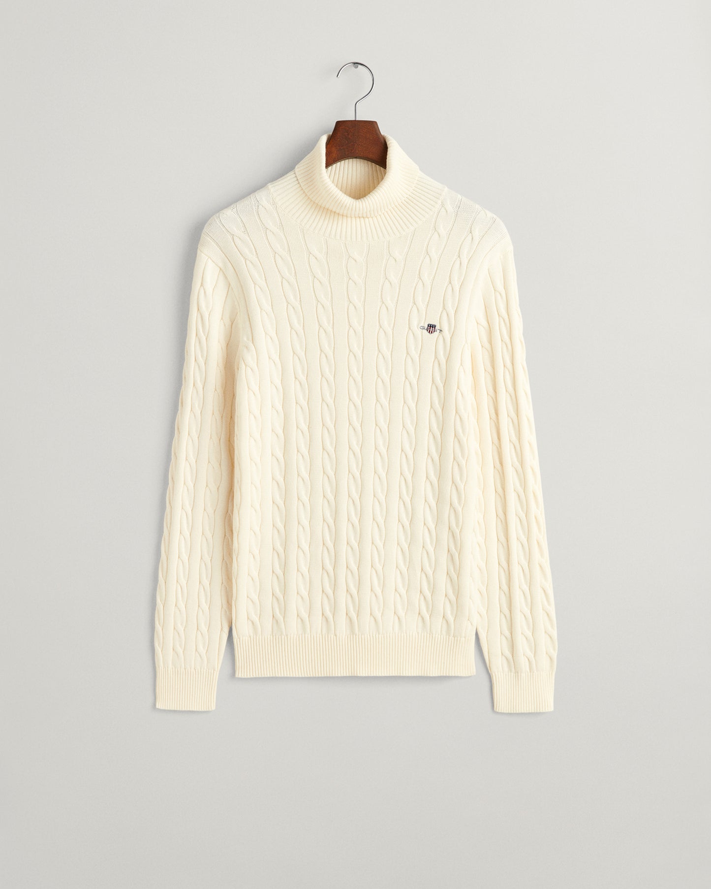 CREAM, COTTON CABLE TURTLE NECK, FLAT-LAY BY GANT AU.