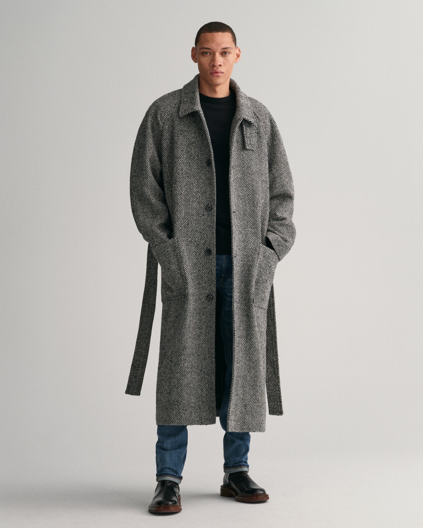 BLACK, SUPERFINE LAMBSWOOL C-NECK BY GANT AU.