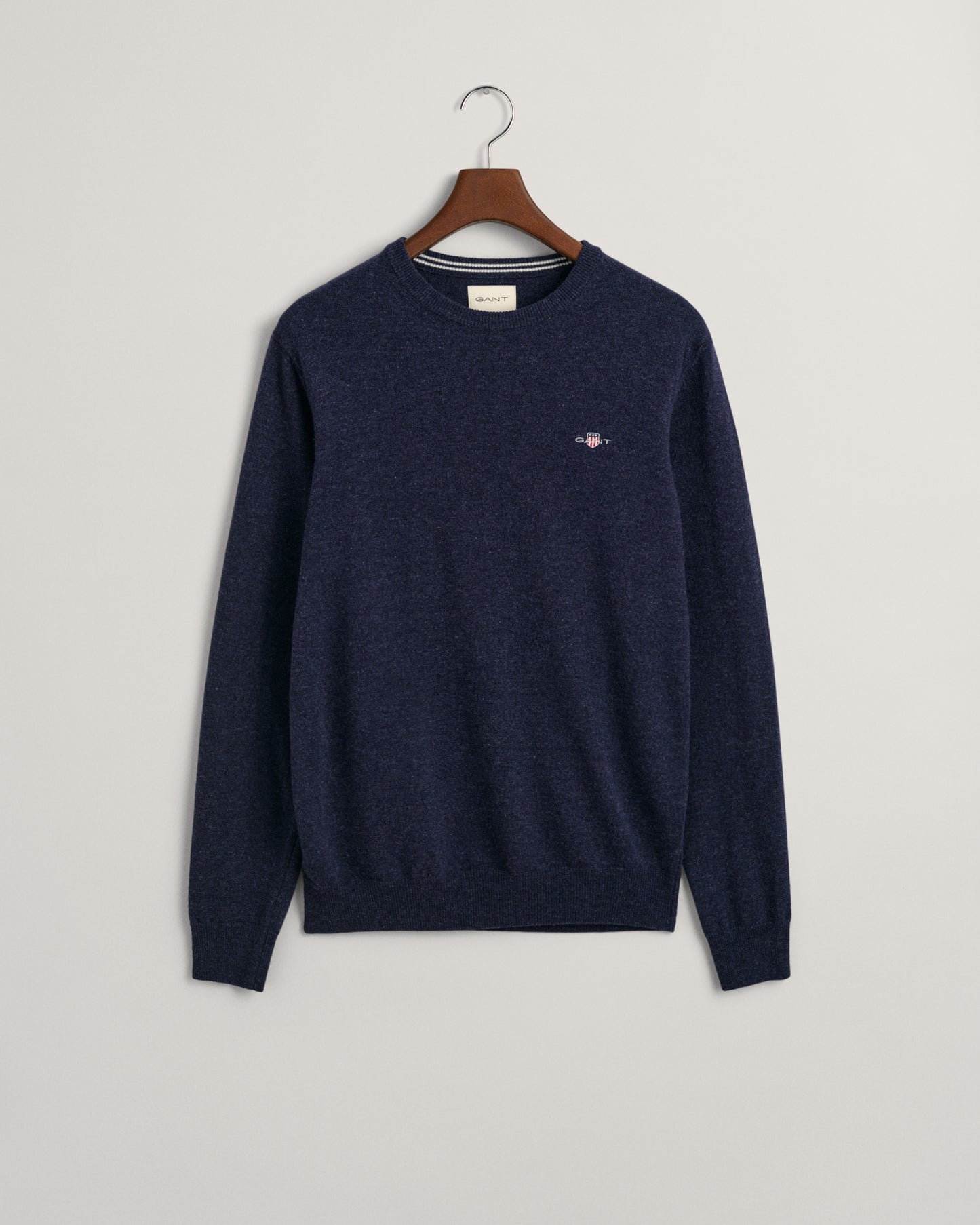 DARK NAVY MELANGE, SUPERFINE LAMBSWOOL C-NECK, FLAT-LAY BY GANT AU.