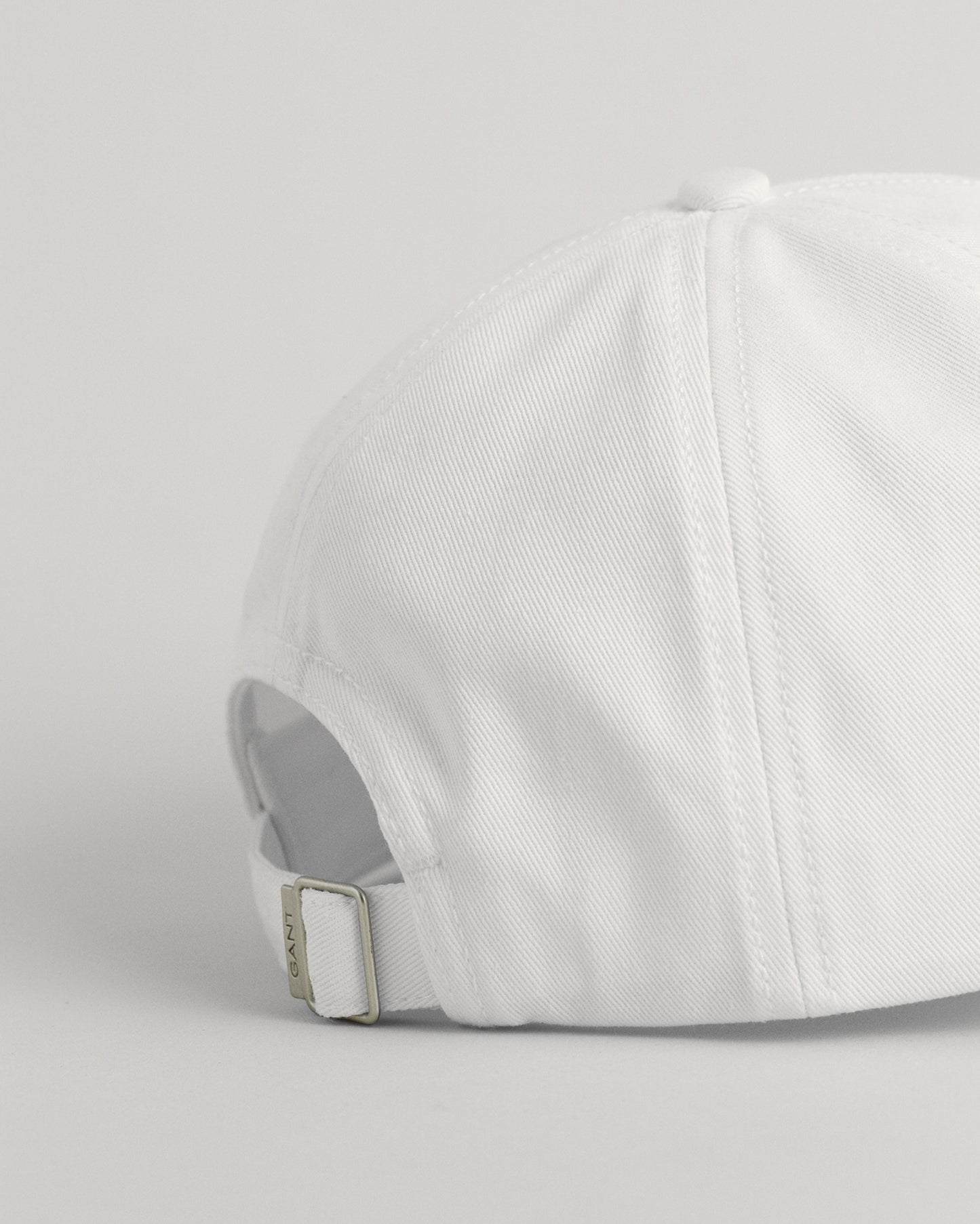 WHITE, UNISEX. SHIELD CAP, CLOSE-UP BY GANT AU.