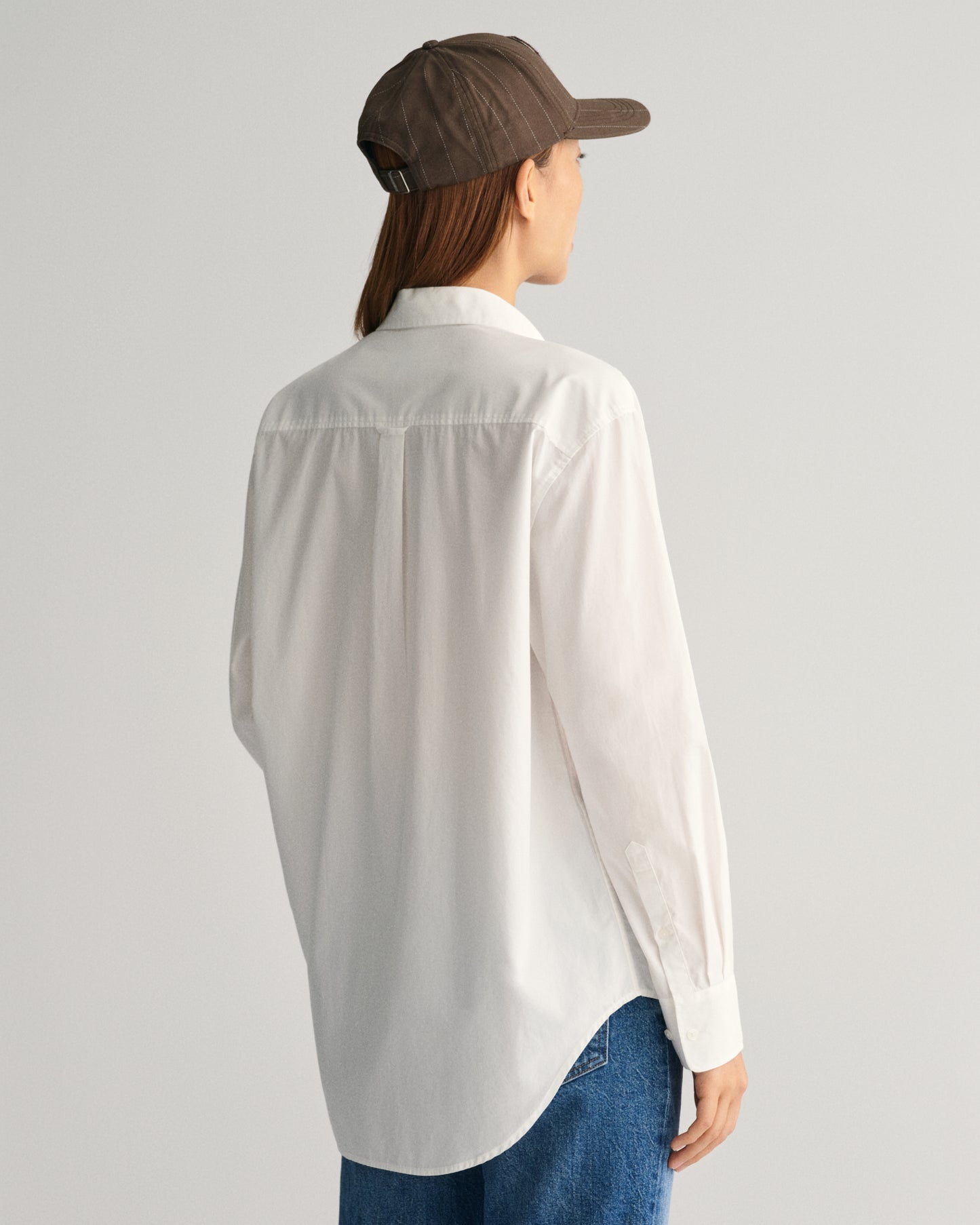 WHITE, REL POPLIN SHIRT, BACK-VIEW BY GANT AU.