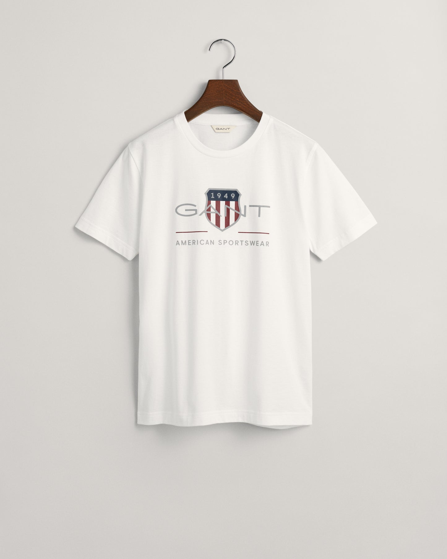 WHITE, ARCHIVE SHIELD SS T-SHIRT, FLAT-LAY BY GANT AU.