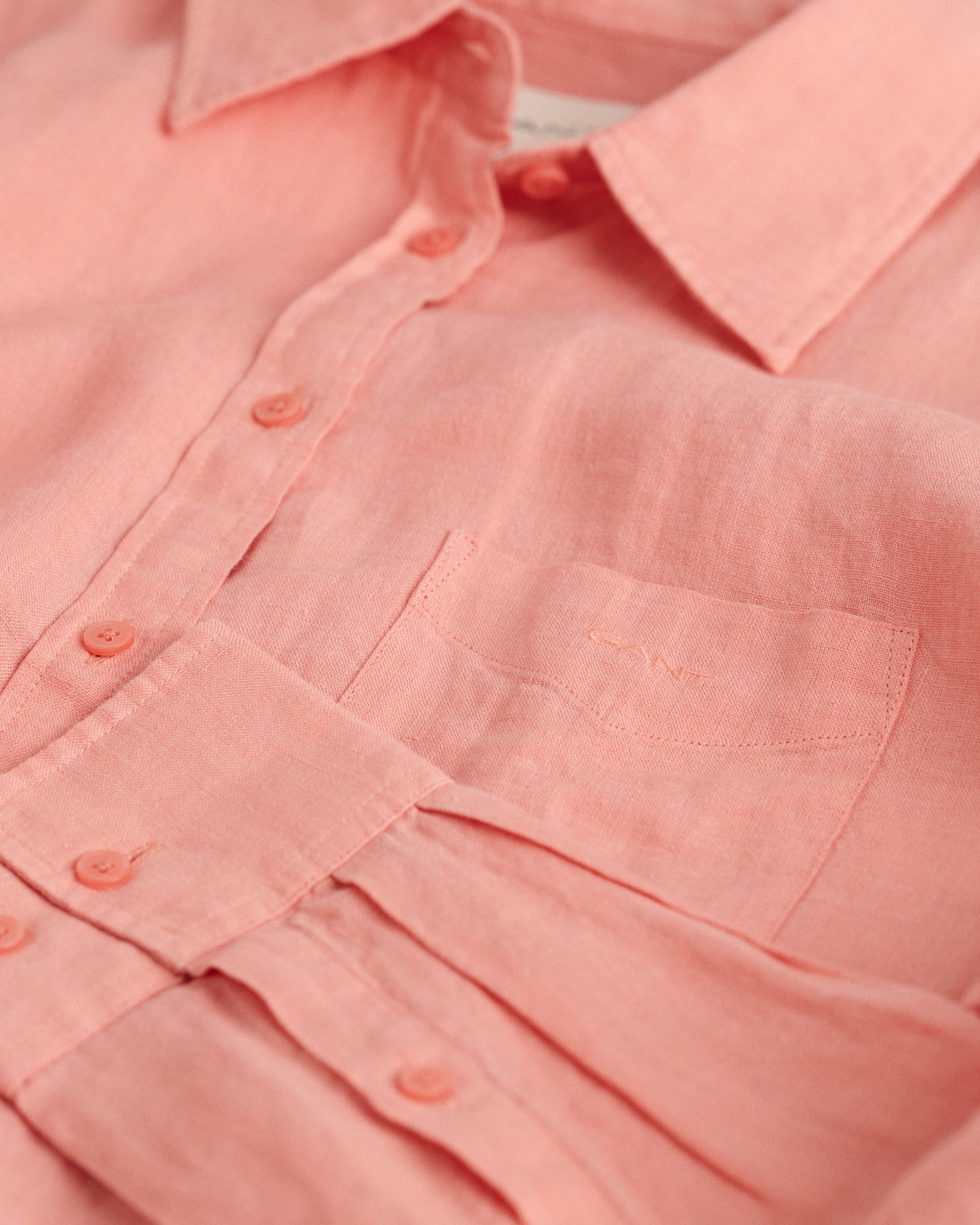 PEACHY PINK, REL LINEN SHIRT, FLAT-LAY BY GANT AU.