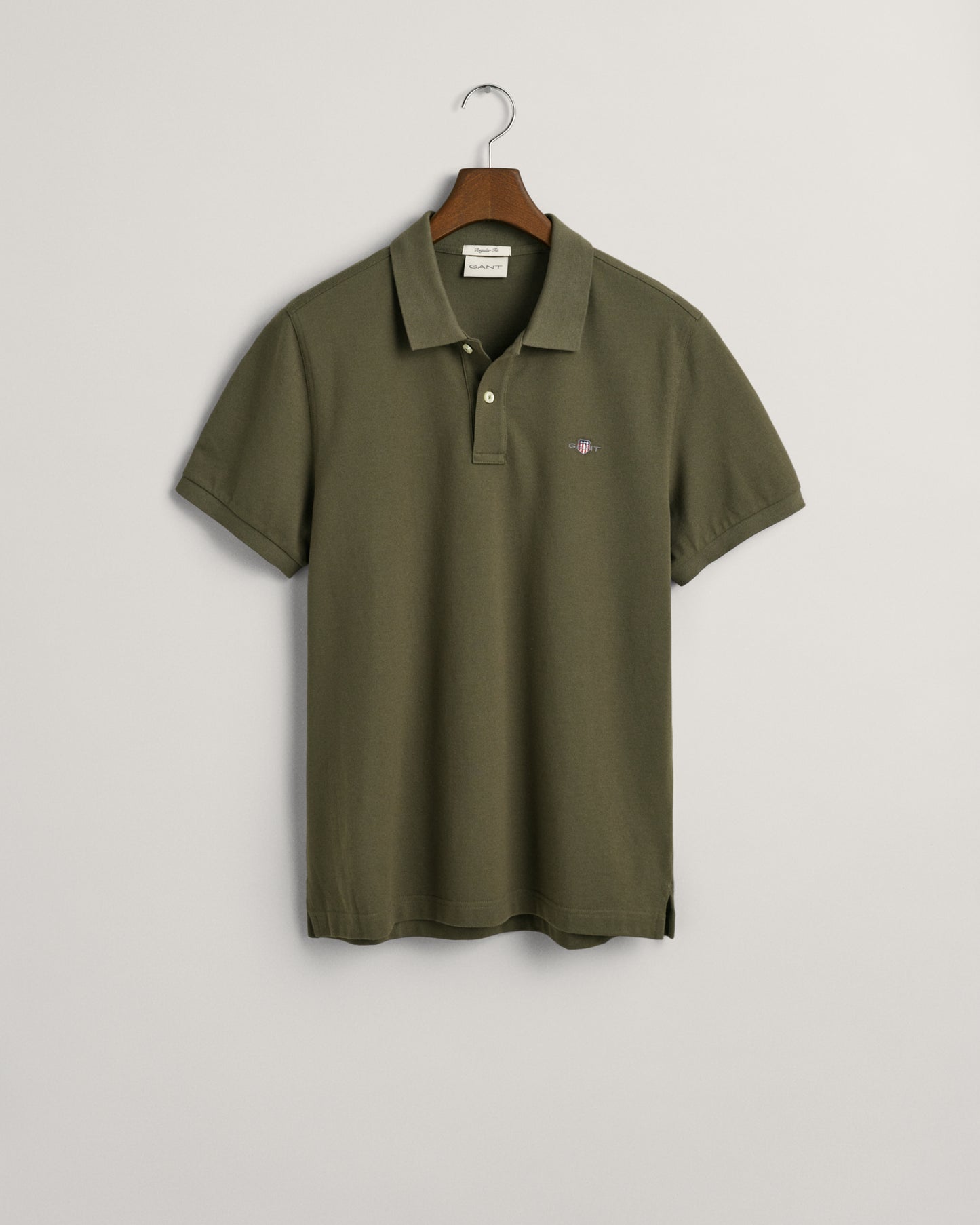 JUNIPER GREEN, REG SHIELD SS PIQUE POLO, FLAT-LAY BY GANT AU.