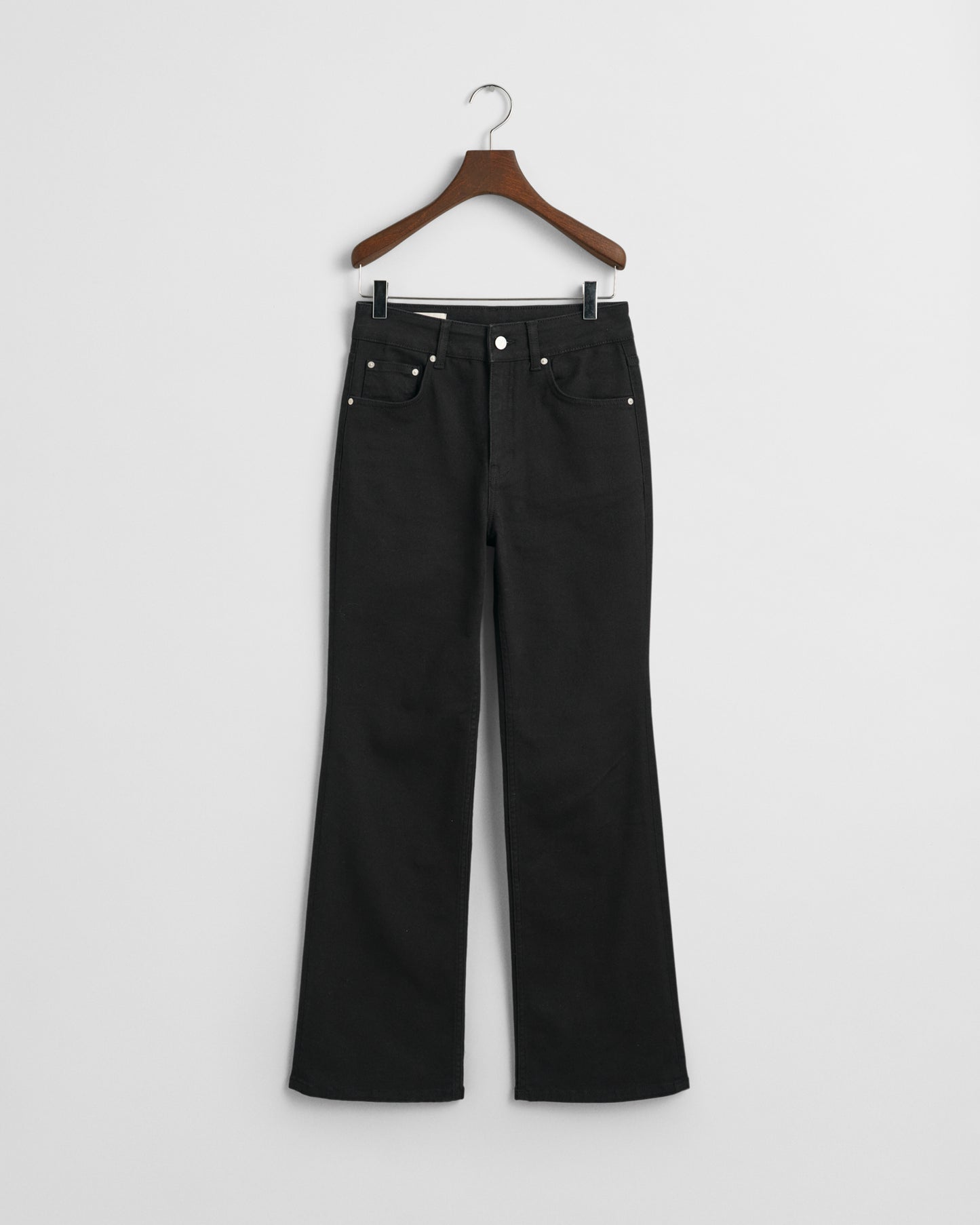 BLACK, SLIM FLARE STRETCH JEANS, FLAT-LAY BY GANT AU.
