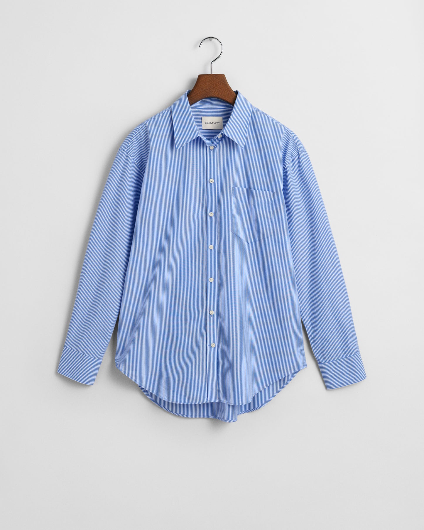 CLEAR SKY, REL CLASSIC POPLIN STRIPED SHIRT, FLAT-LAY BY GANT AU.