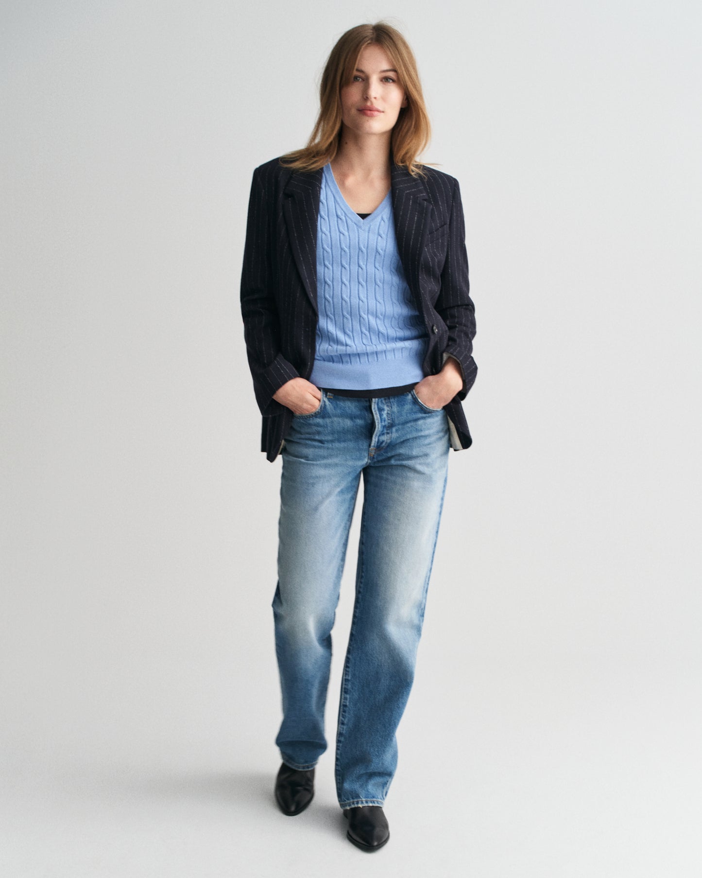 CLEAR SKY, STRETCH COTTON CABLE V-NECK BY GANT AU.