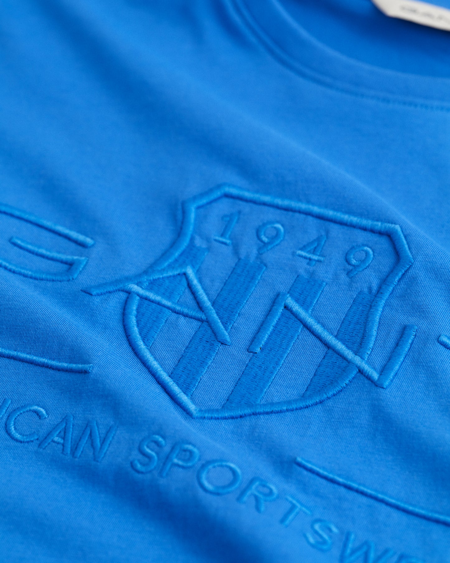 GREECE BLUE, TONAL AS SS T-SHIRT, CLOSE-UP BY GANT AU.