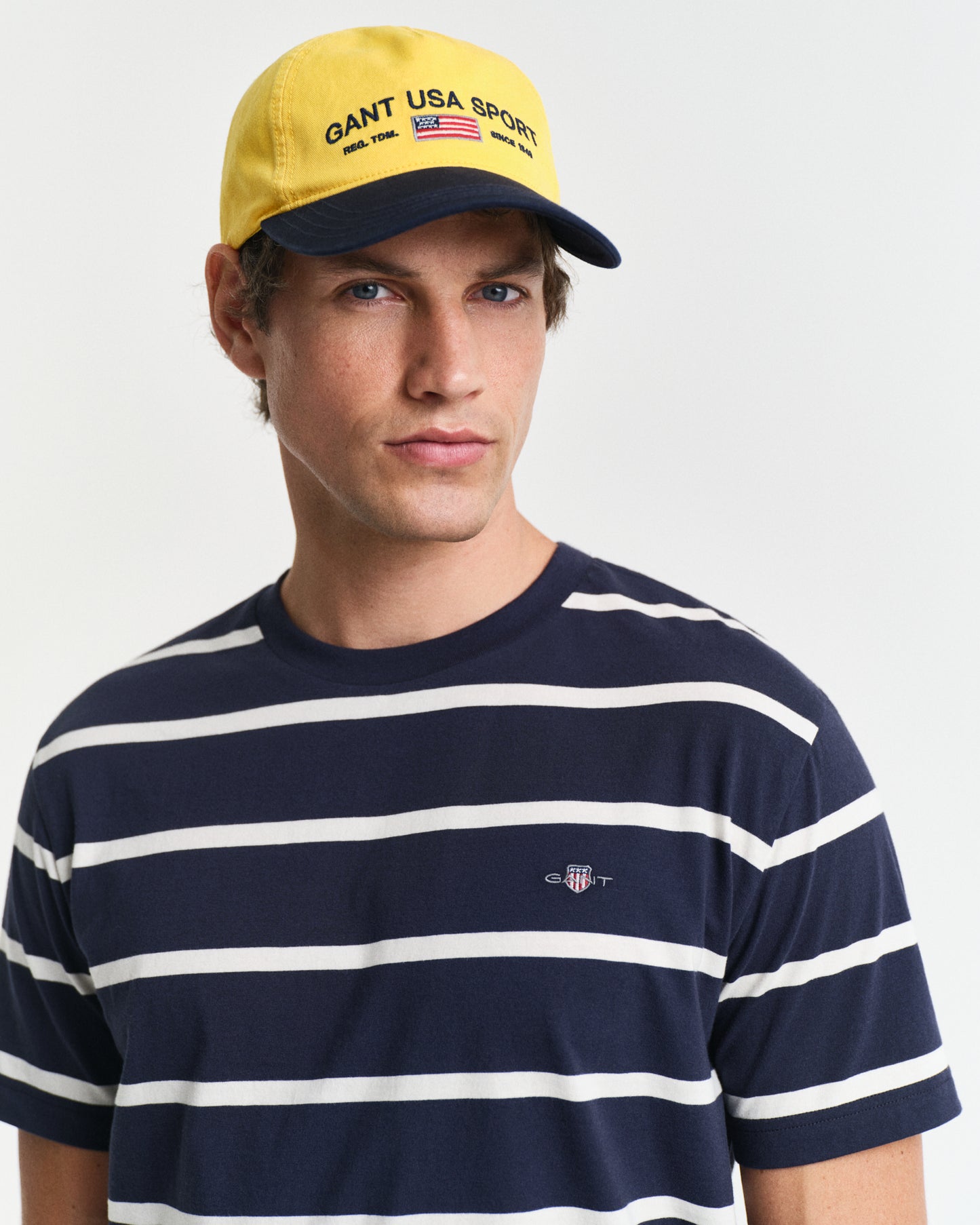 EVENING BLUE, STRIPED SS T-SHIRT, CLOSE-UP BY GANT AU.