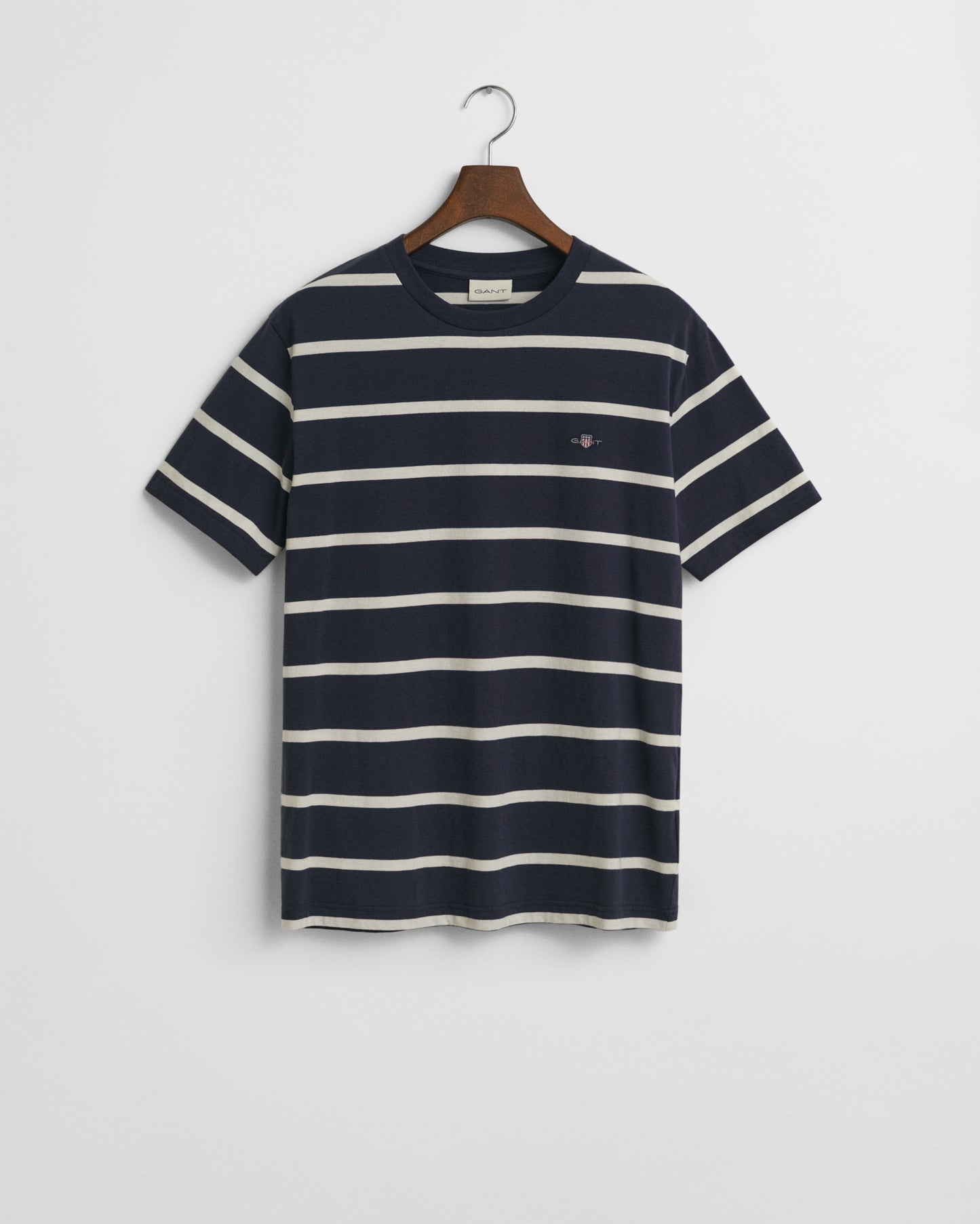 EVENING BLUE, STRIPED SS T-SHIRT, FLAT-LAY BY GANT AU.