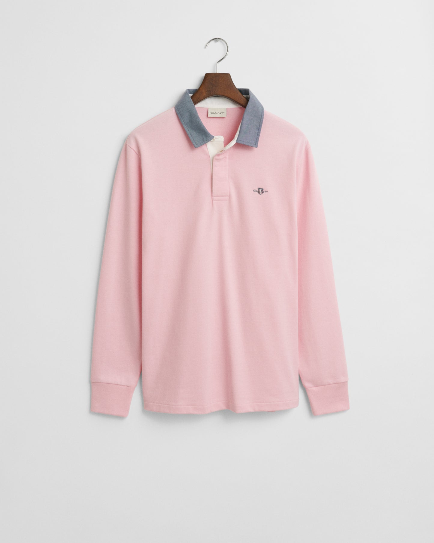 CALIFORNIA PINK, REG CHAMBRAY HEAVY RUGGER, FLAT-LAY BY GANT AU.