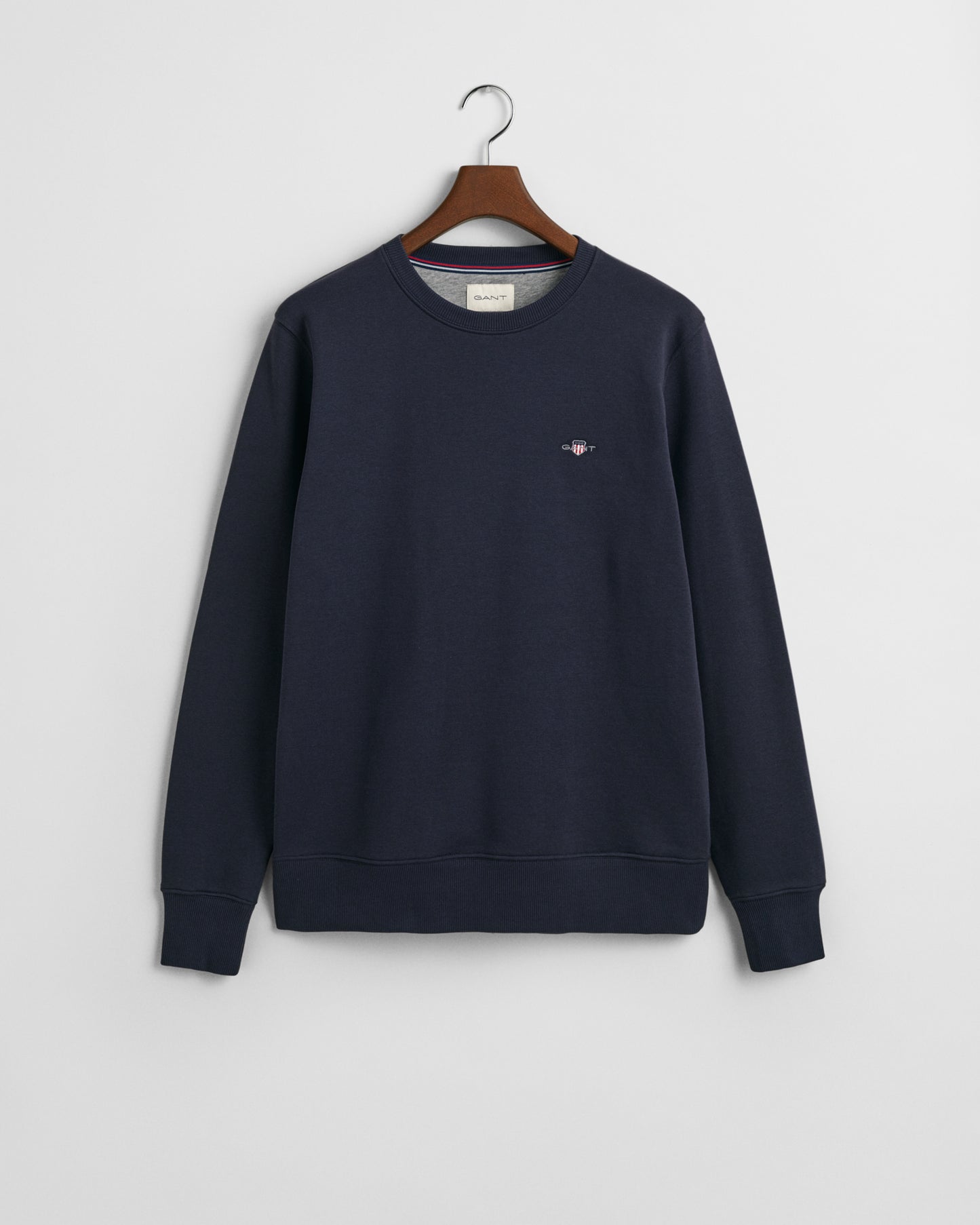 EVENING BLUE, REG SHIELD C-NECK SWEAT, FLAT-LAY BY GANT AU.