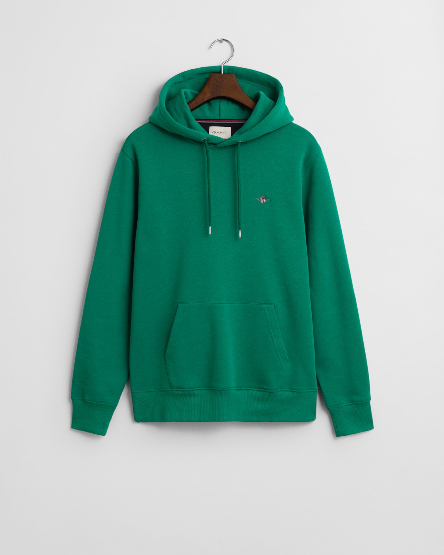 DEEP GREEN, REG SHIELD HOODIE, FLAT-LAY BY GANT AU.