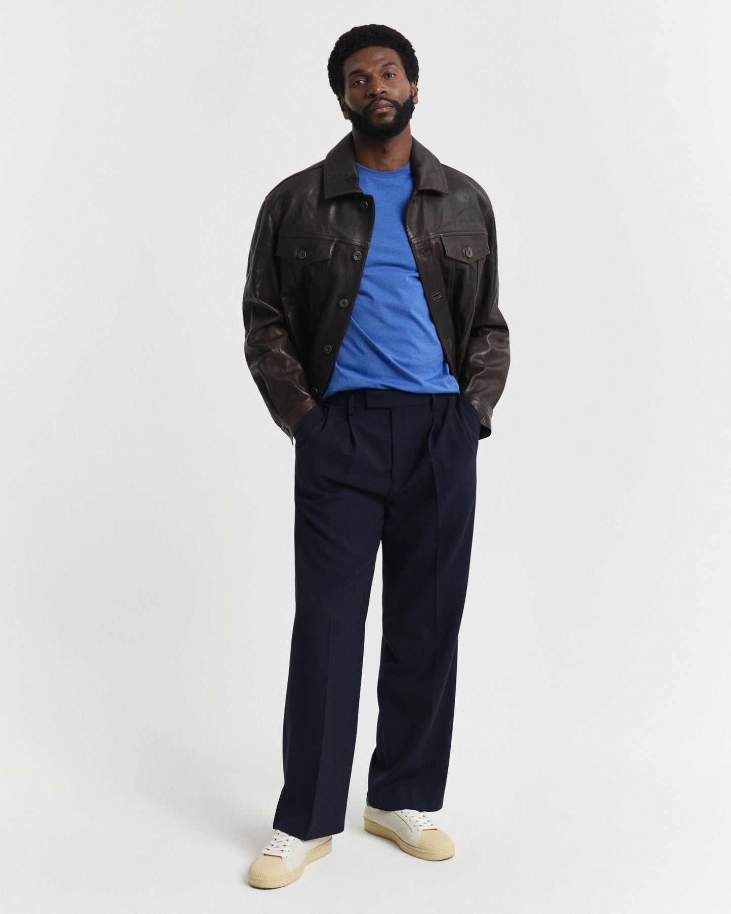 RICH BLUE, CONTRAST LOGO SS T-SHIRT BY GANT AU.