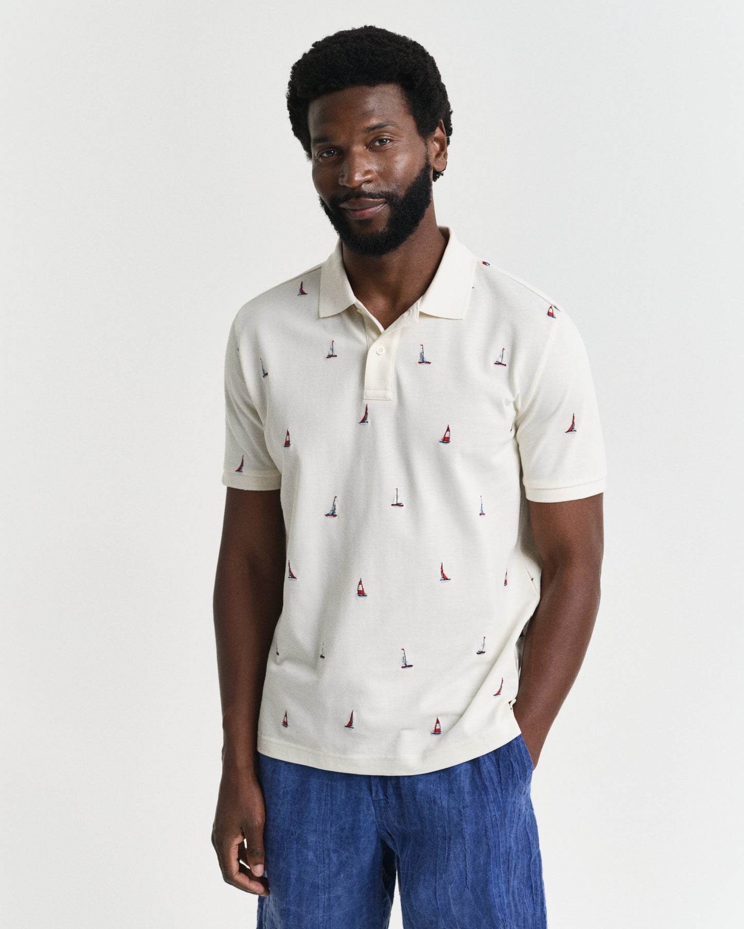 CREAM, EMBROIDERED GRAPHIC POLO, FRONT-VIEW BY GANT AU.