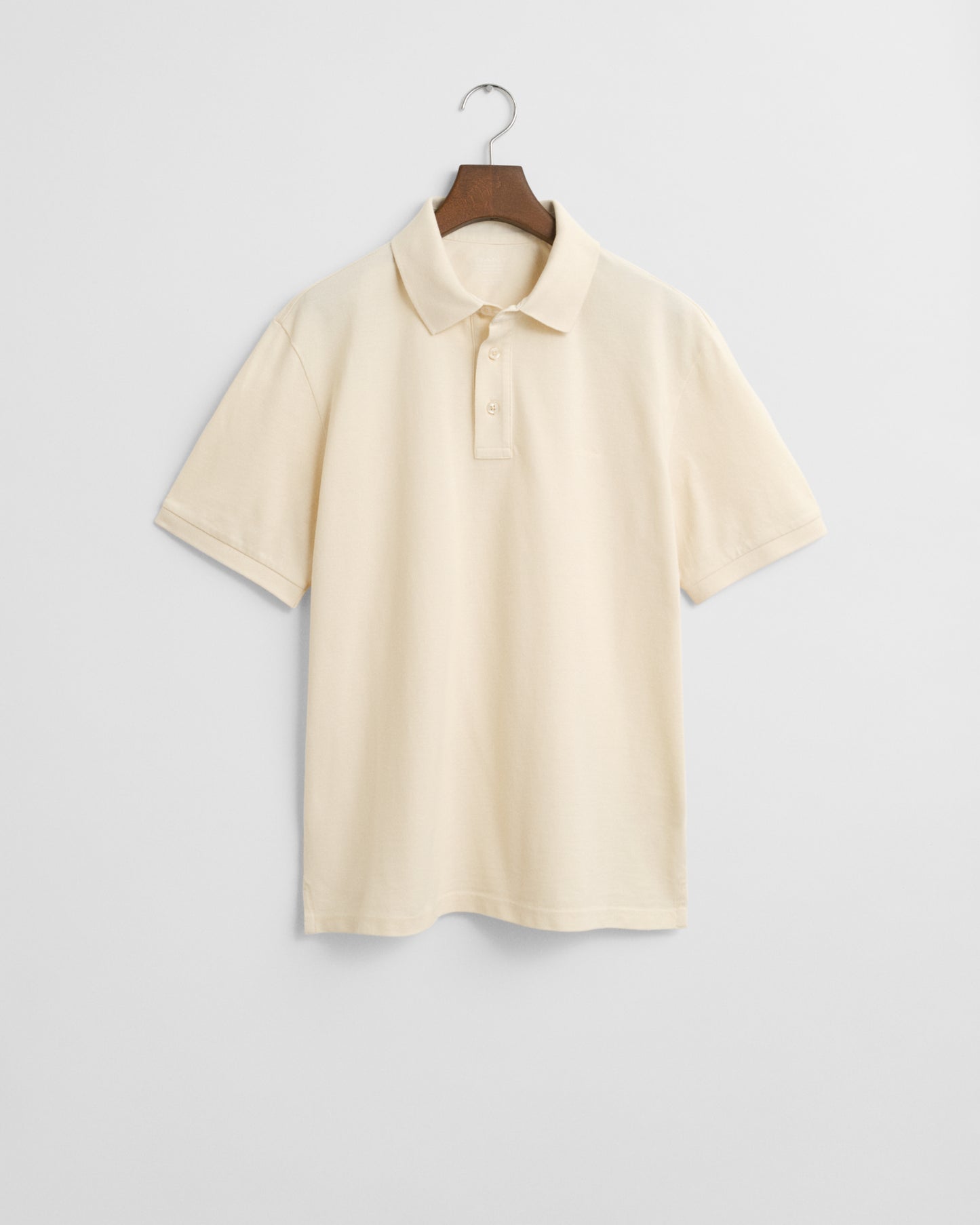 IVORY WHITE, SUNFADED SS POLO, FLAT-LAY BY GANT AU.