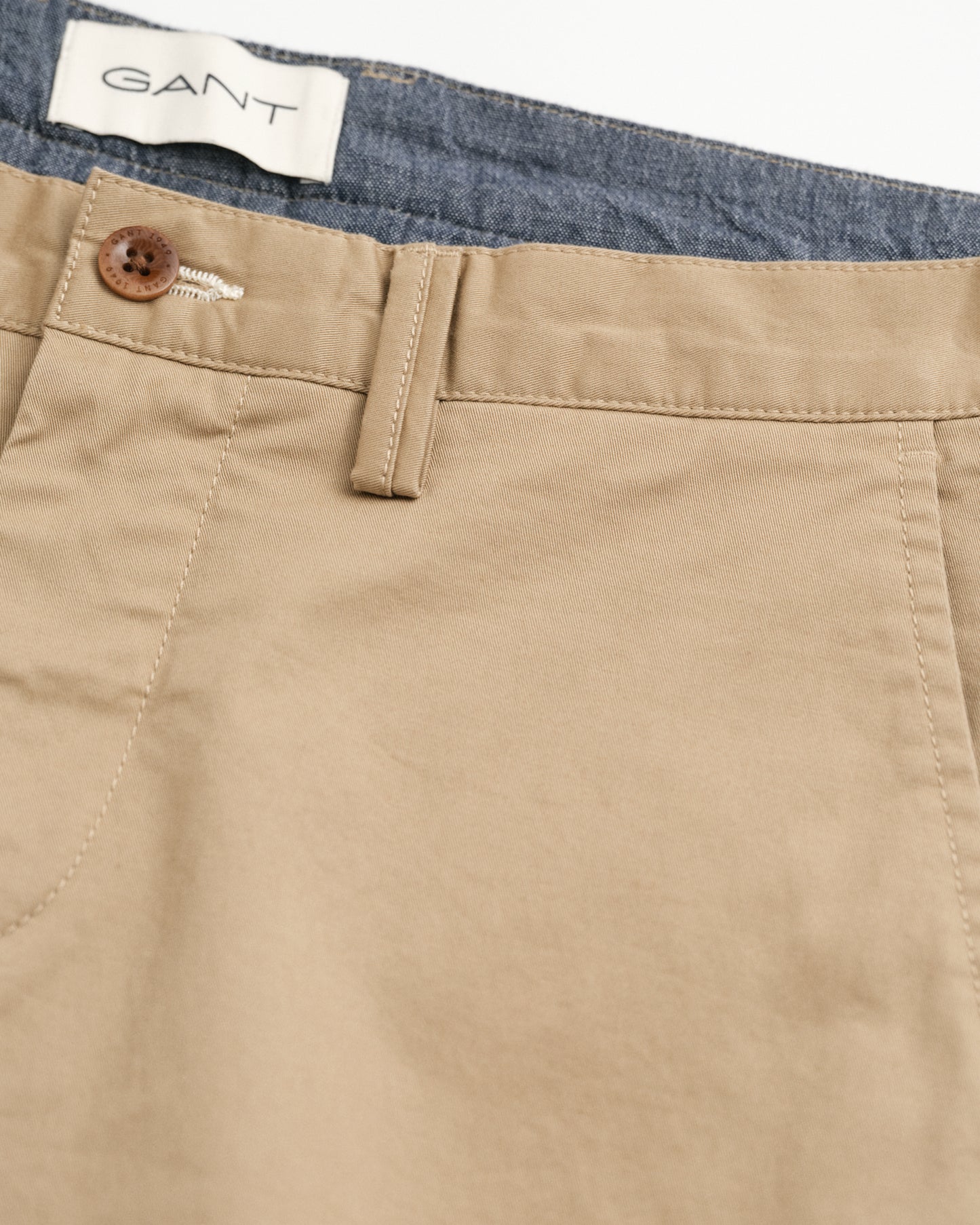 DARK KHAKI, SLIM TWILL SHORTS, FLAT-LAY BY GANT AU.