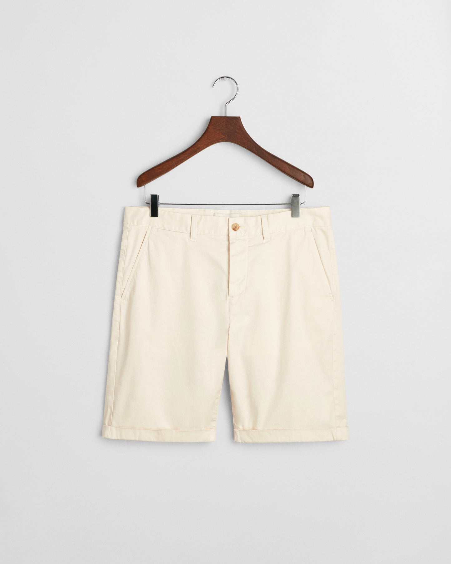 CREAM, REG SUNFADED CHINO SHORTS, FLAT-LAY BY GANT AU.