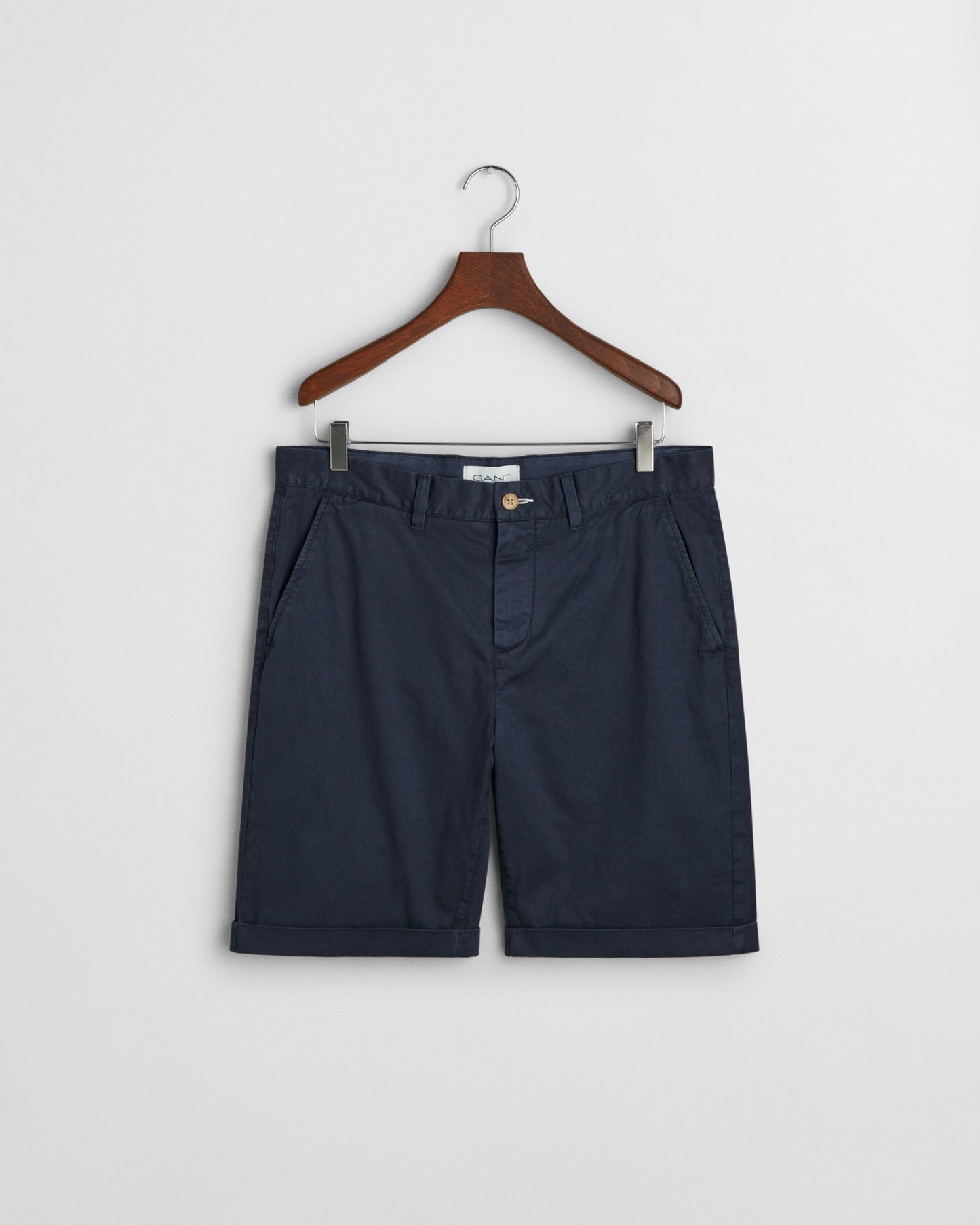 EVENING BLUE, REG SUNFADED CHINO SHORTS, FLAT-LAY BY GANT AU.