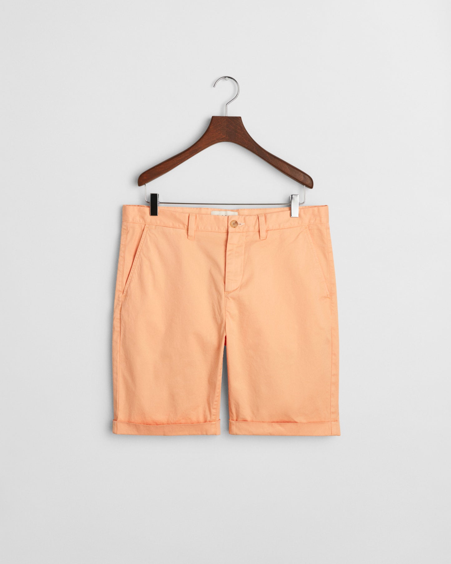 PEACHY ORANGE, REG SUNFADED CHINO SHORTS, FLAT-LAY BY GANT AU.