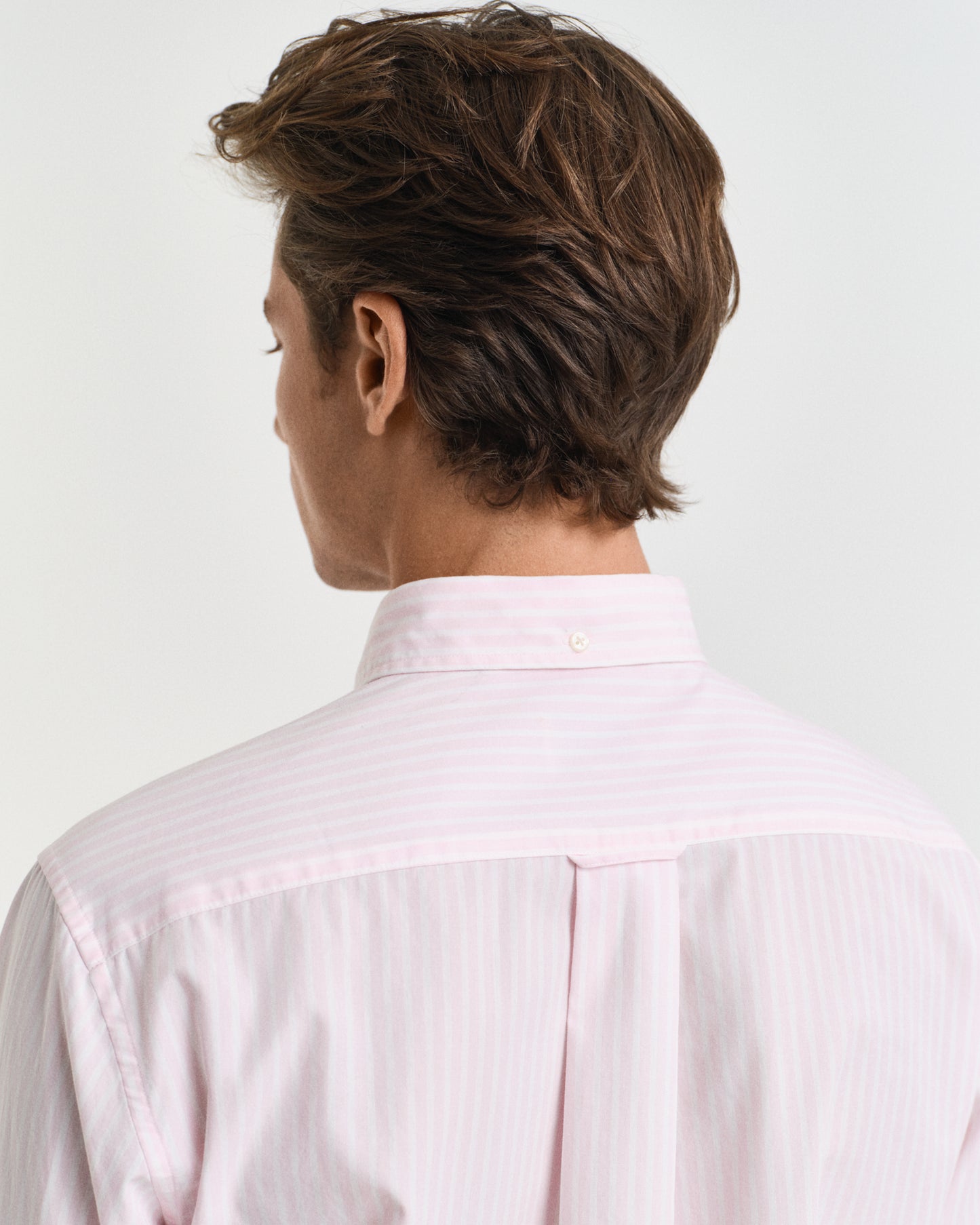 MODEL WEARING REG CLASSIC POPLIN STRIPE SHIRT