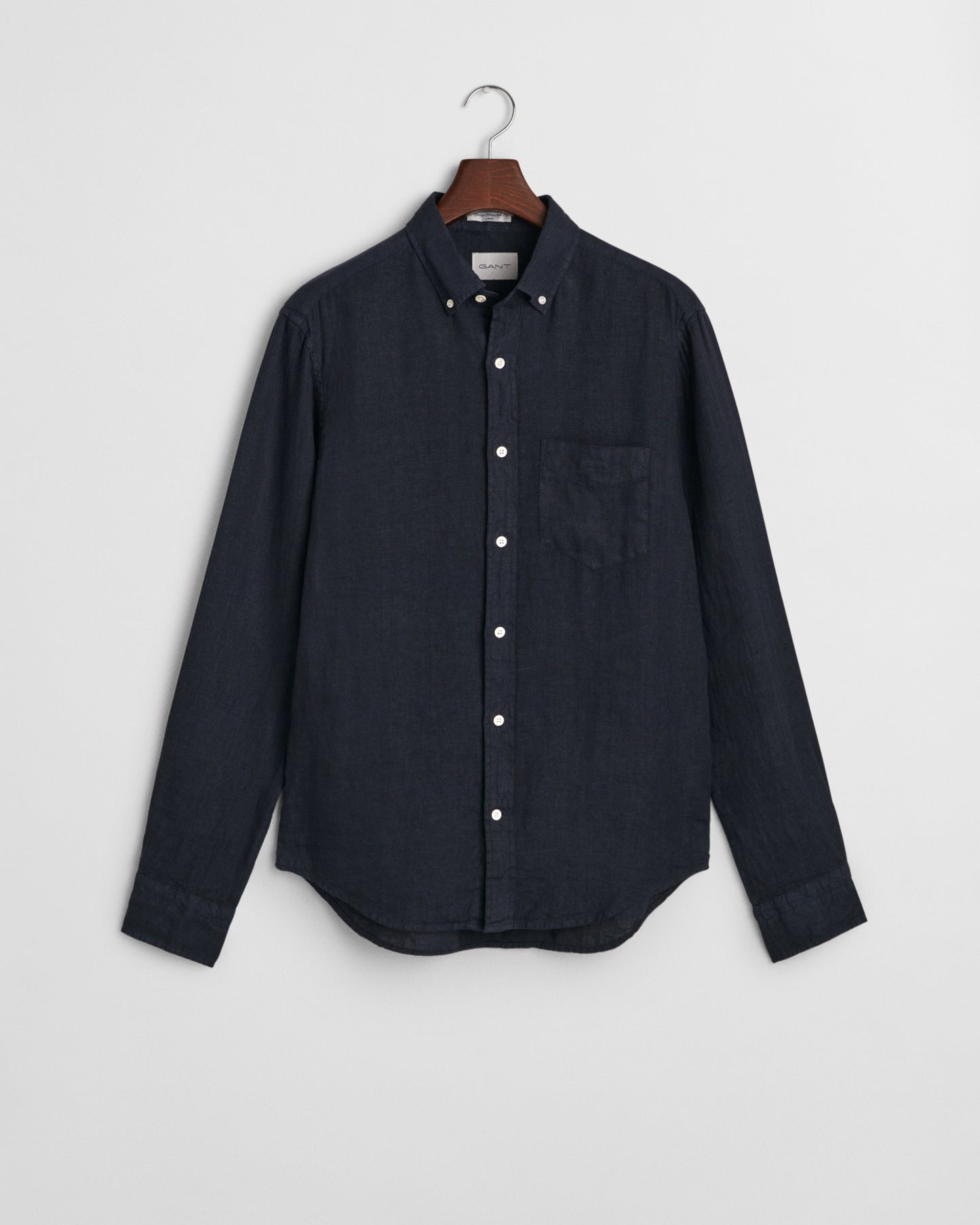 EVENING BLUE, REG GMNT DYED LINEN SHIRT, FLAT-LAY BY GANT AU.