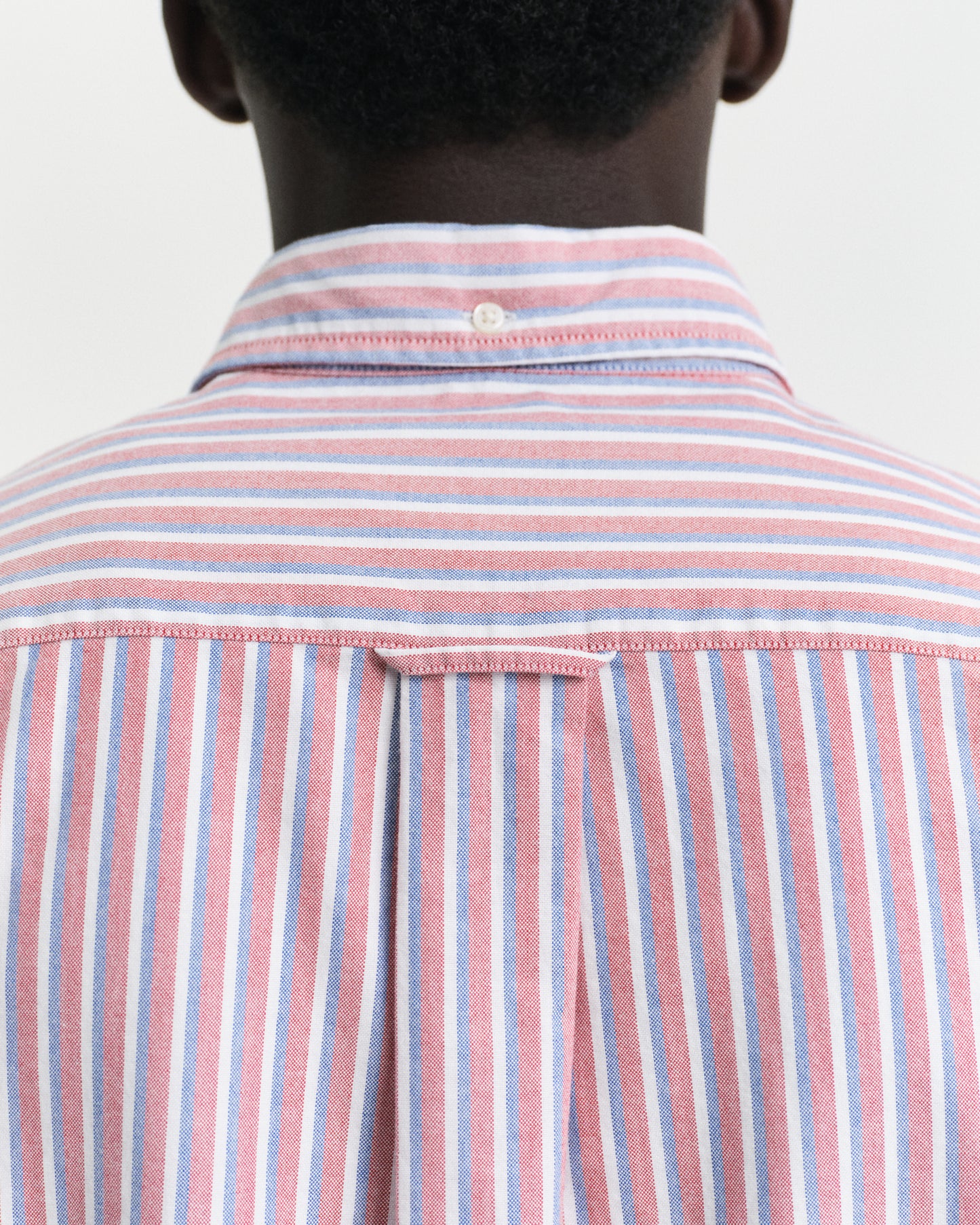 RUBY RED, REG CLASSIC OXFORD STRIPE SHIRT, CLOSE-UP BY GANT AU.