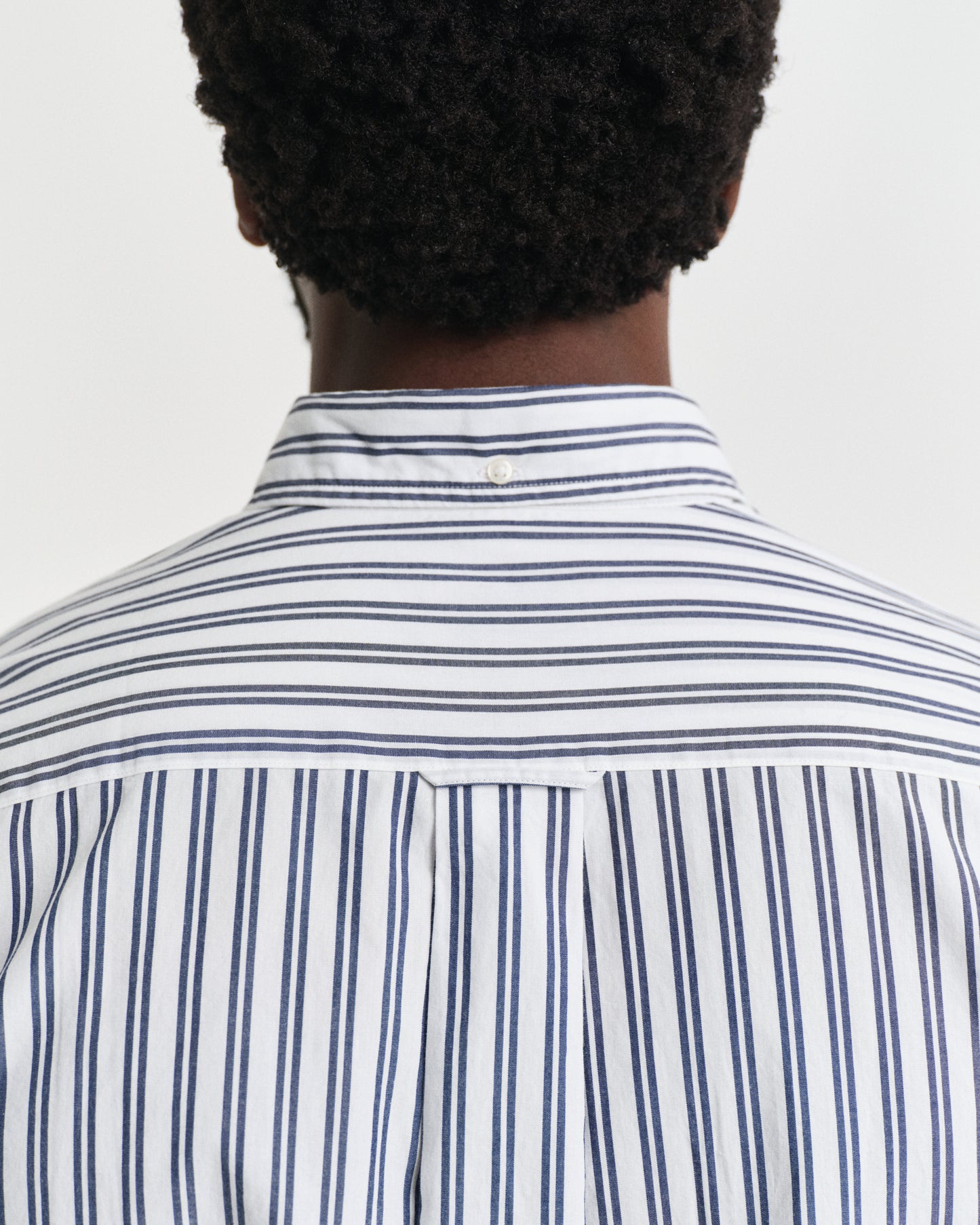 MODEL WEARING REG CLASSIC POPLIN STRIPE SHIRT