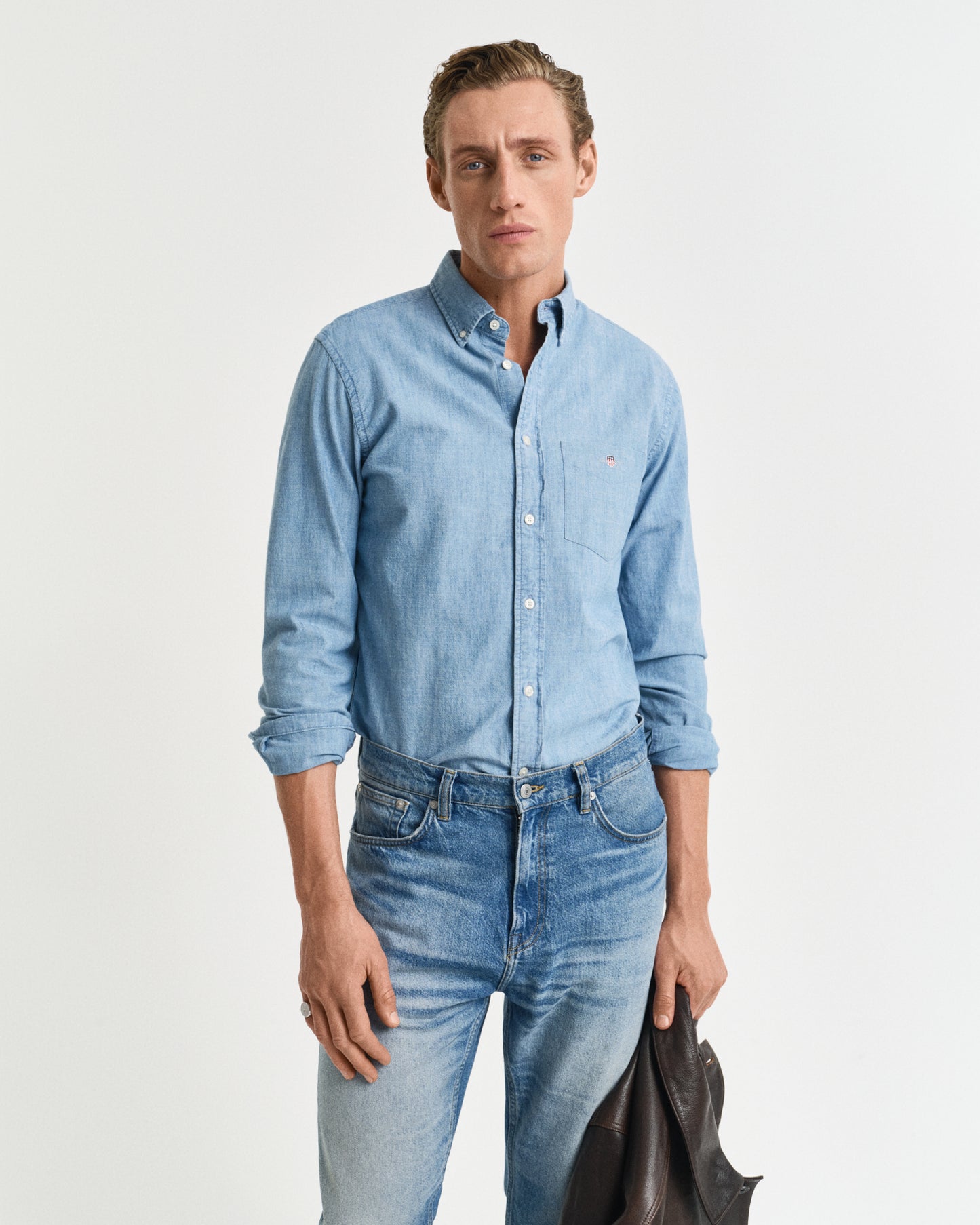 LIGHT BLUE, REG CHAMBRAY SHIRT, FRONT-VIEW BY GANT AU.