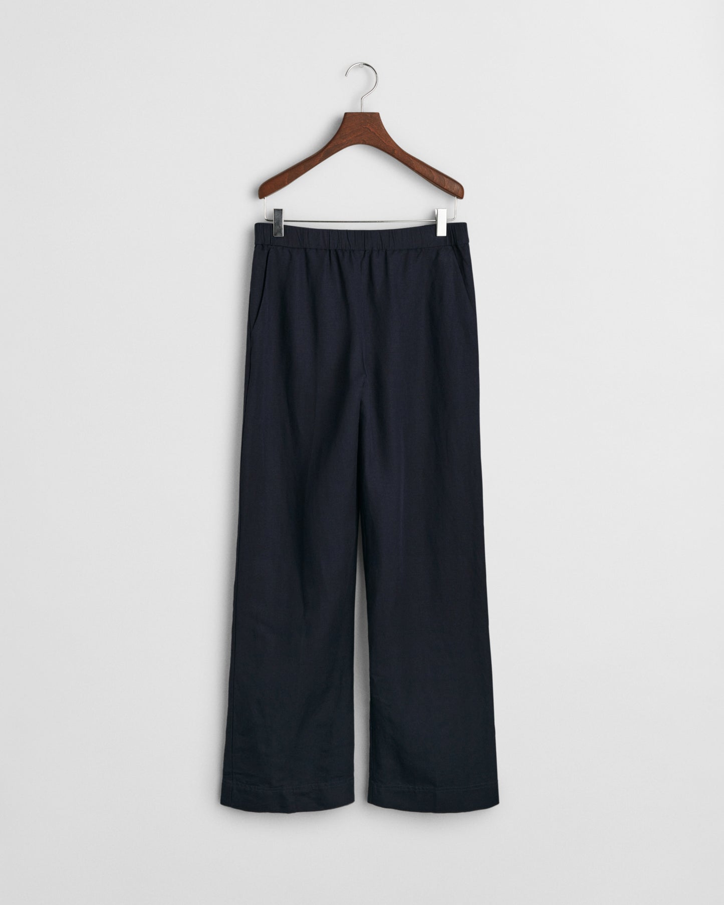 EVENING BLUE, LINEN BLEND PULL ON PANTS, FLAT-LAY BY GANT AU.