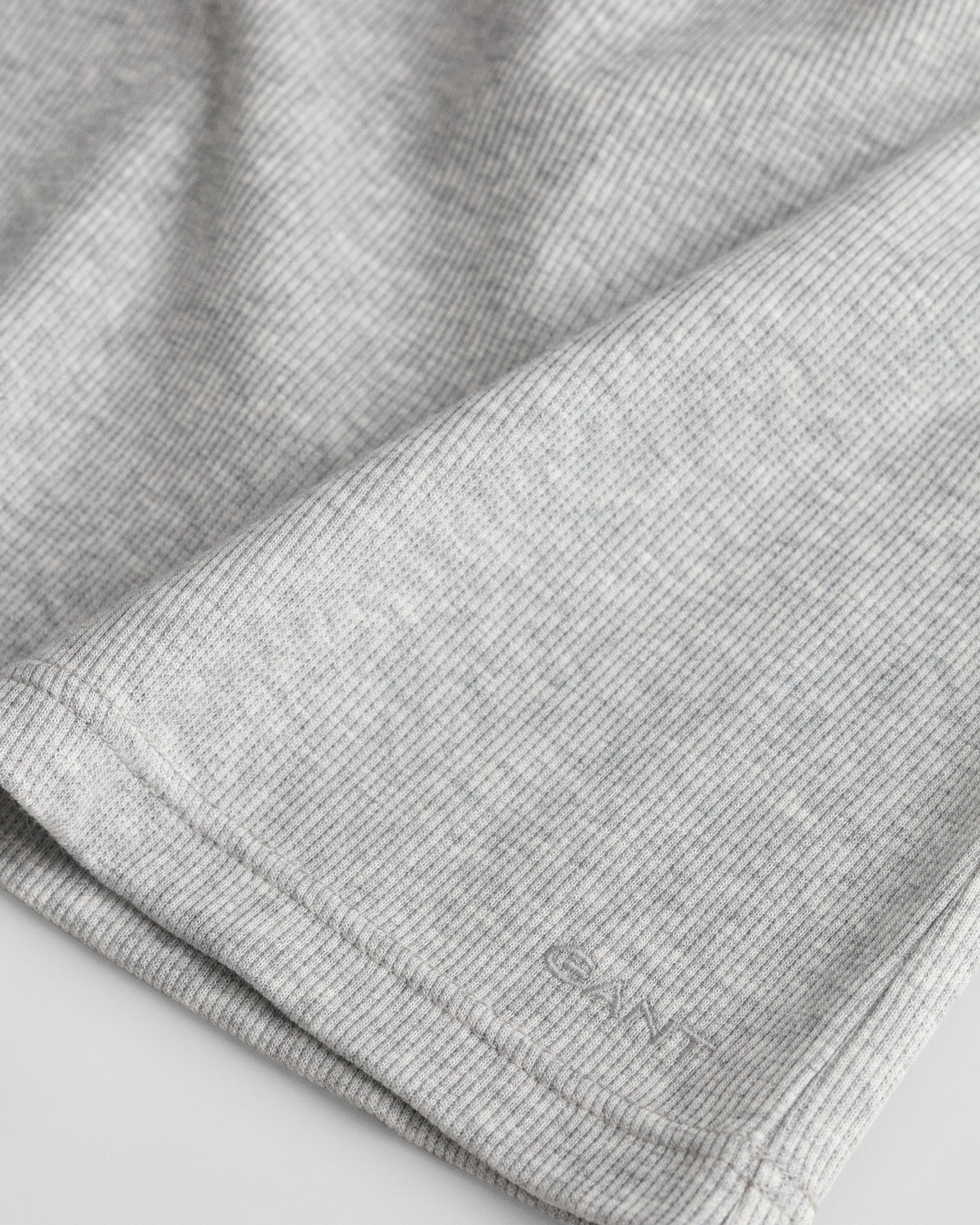 LIGHT GREY MELANGE, HIGH NECK RIB TANK TOP, CLOSE-UP BY GANT AU.