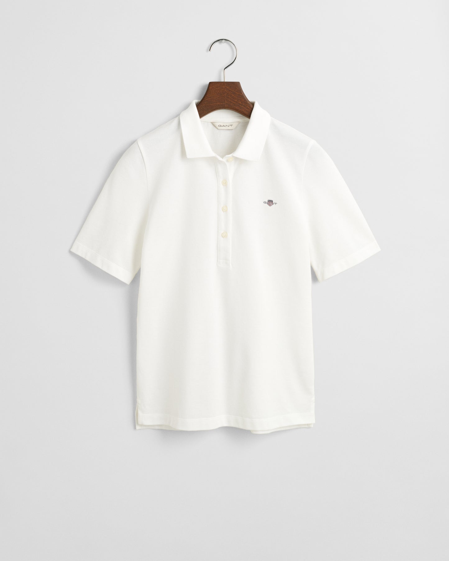 EGGSHELL, SLIM SHIELD SS PIQUE POLO, FLAT-LAY BY GANT AU.