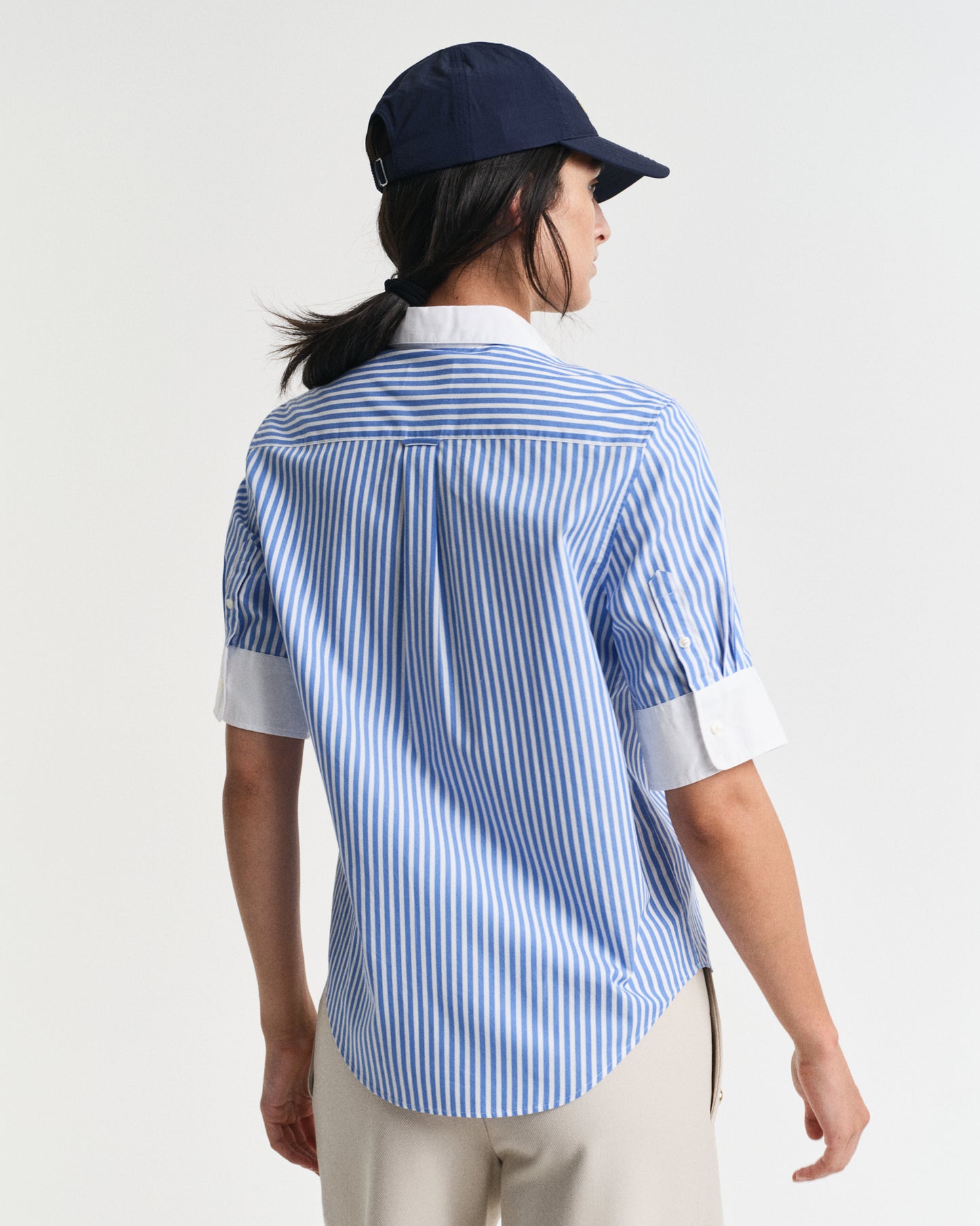 PERFECT BLUE, REG CONTRAST STRIPED SS SHIRT, BACK-VIEW BY GANT AU.