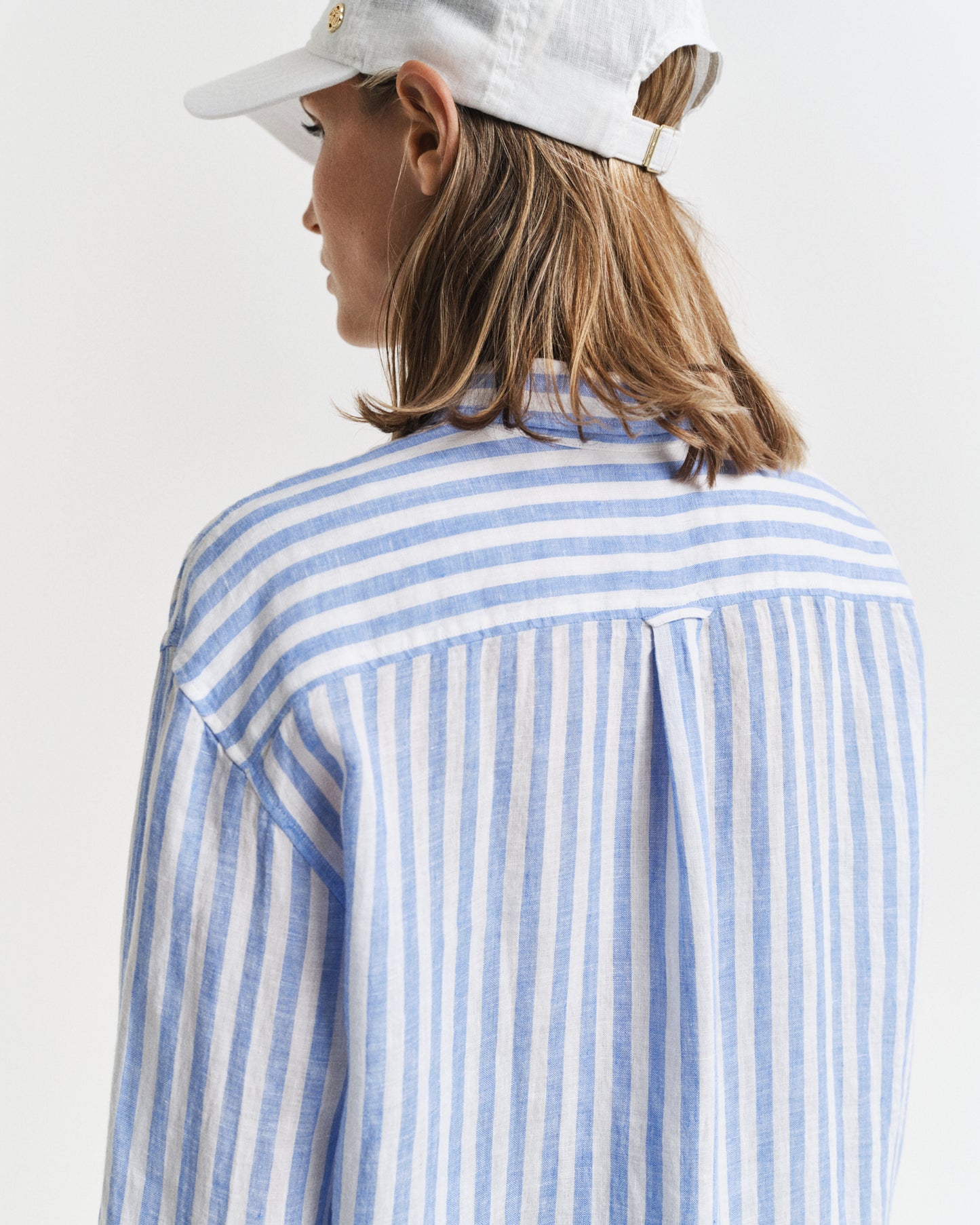 MODEL WEARING REL STRIPED LINEN SHIRT