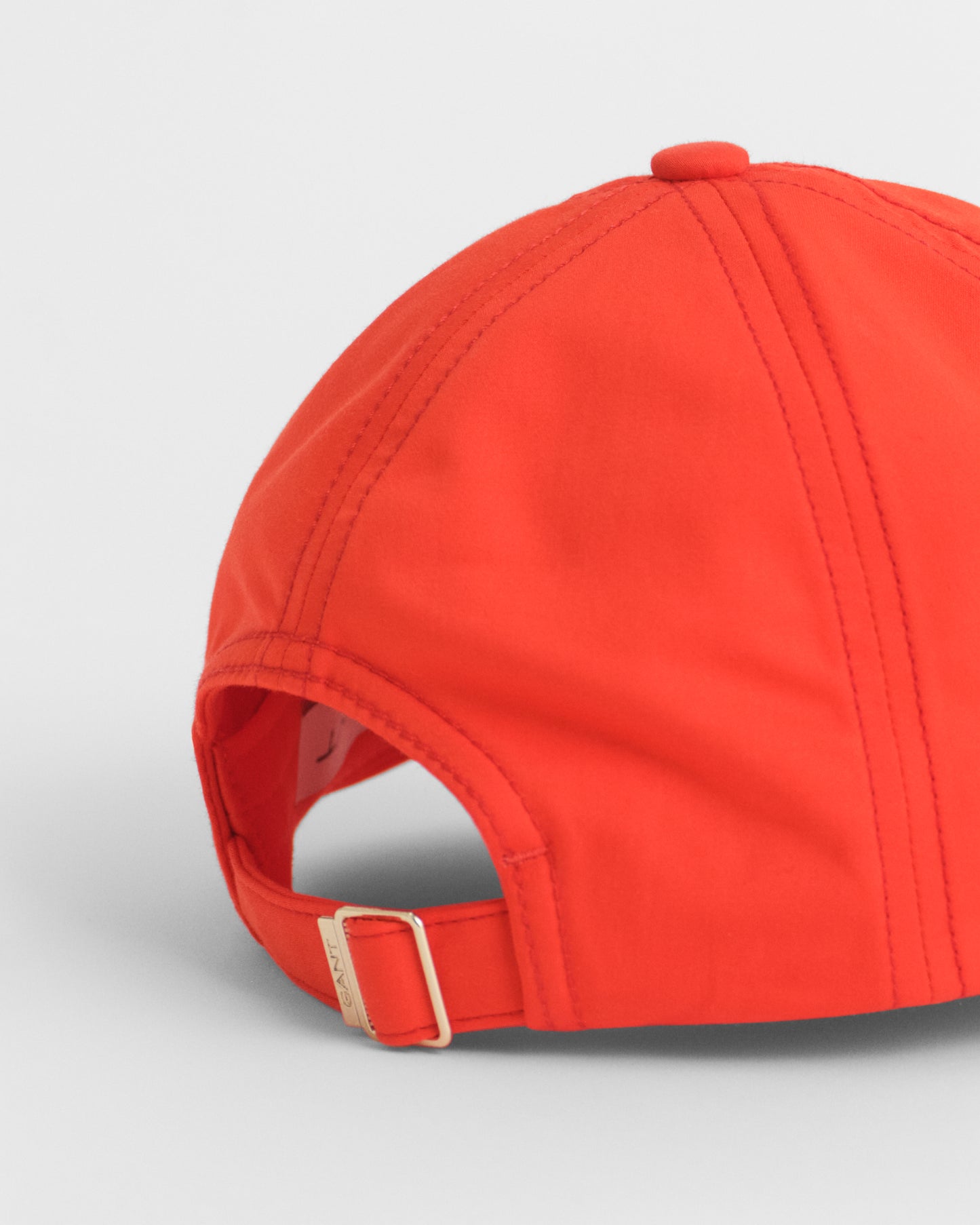 ORANGE RED, ANCHOR SATIN CAP, CLOSE-UP BY GANT AU.