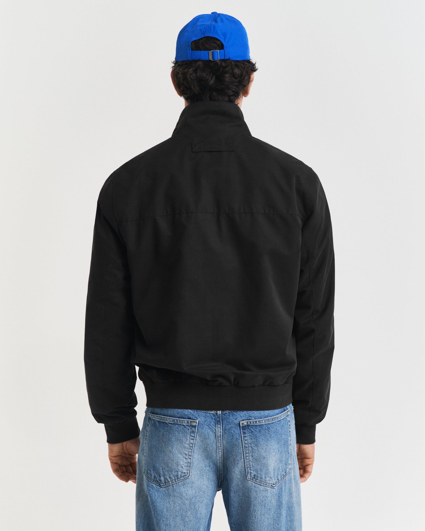 BLACK, LIGHTWEIGHT HAMPSHIRE JACKET, BACK-VIEW BY GANT AU.