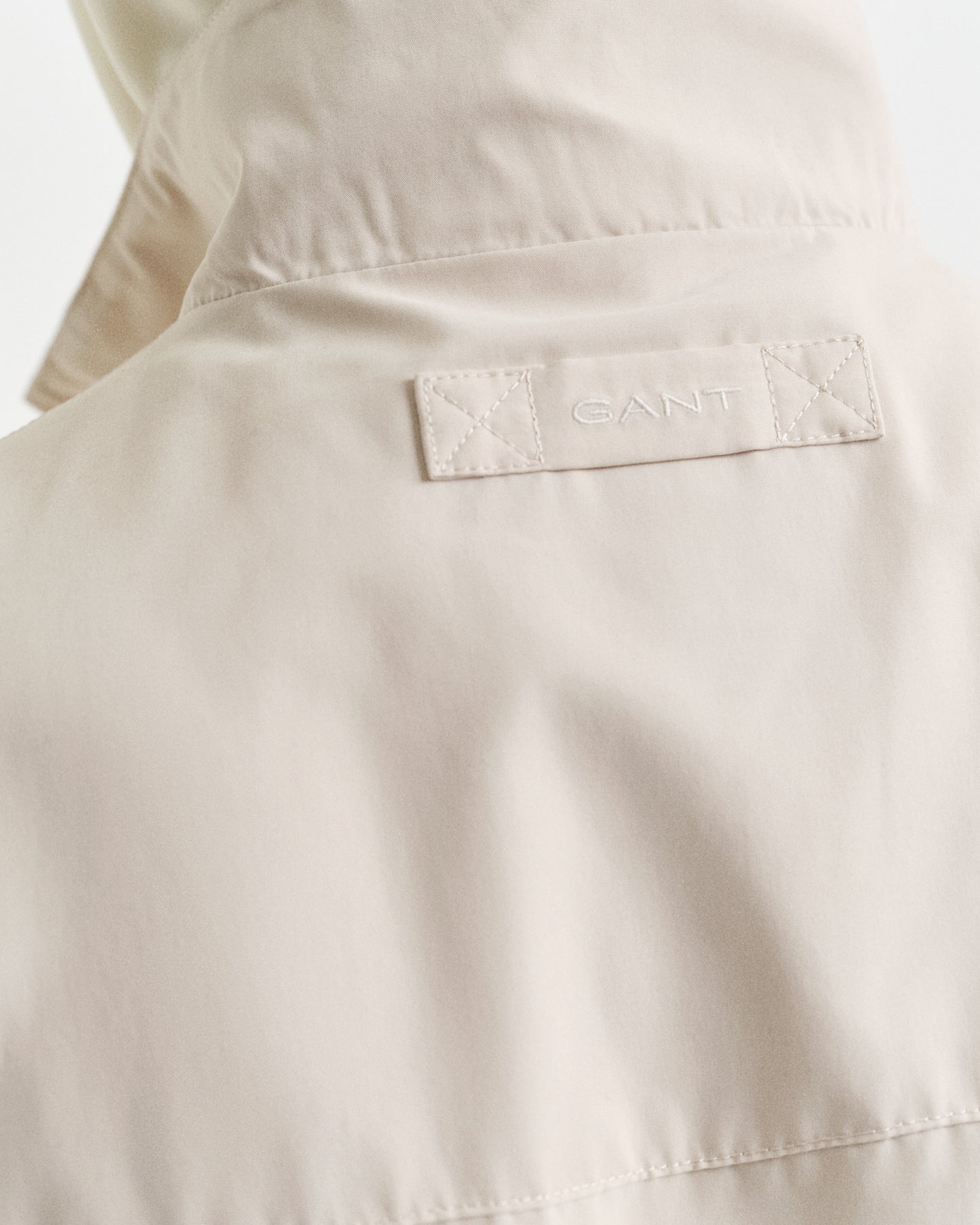 PUTTY, LIGHTWEIGHT HAMPSHIRE JACKET, CLOSE-UP BY GANT AU.