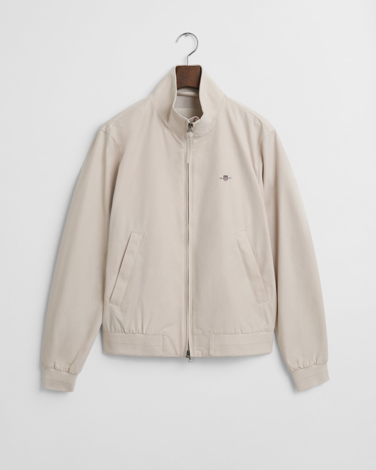 PUTTY, LIGHTWEIGHT HAMPSHIRE JACKET, FLAT-LAY BY GANT AU.