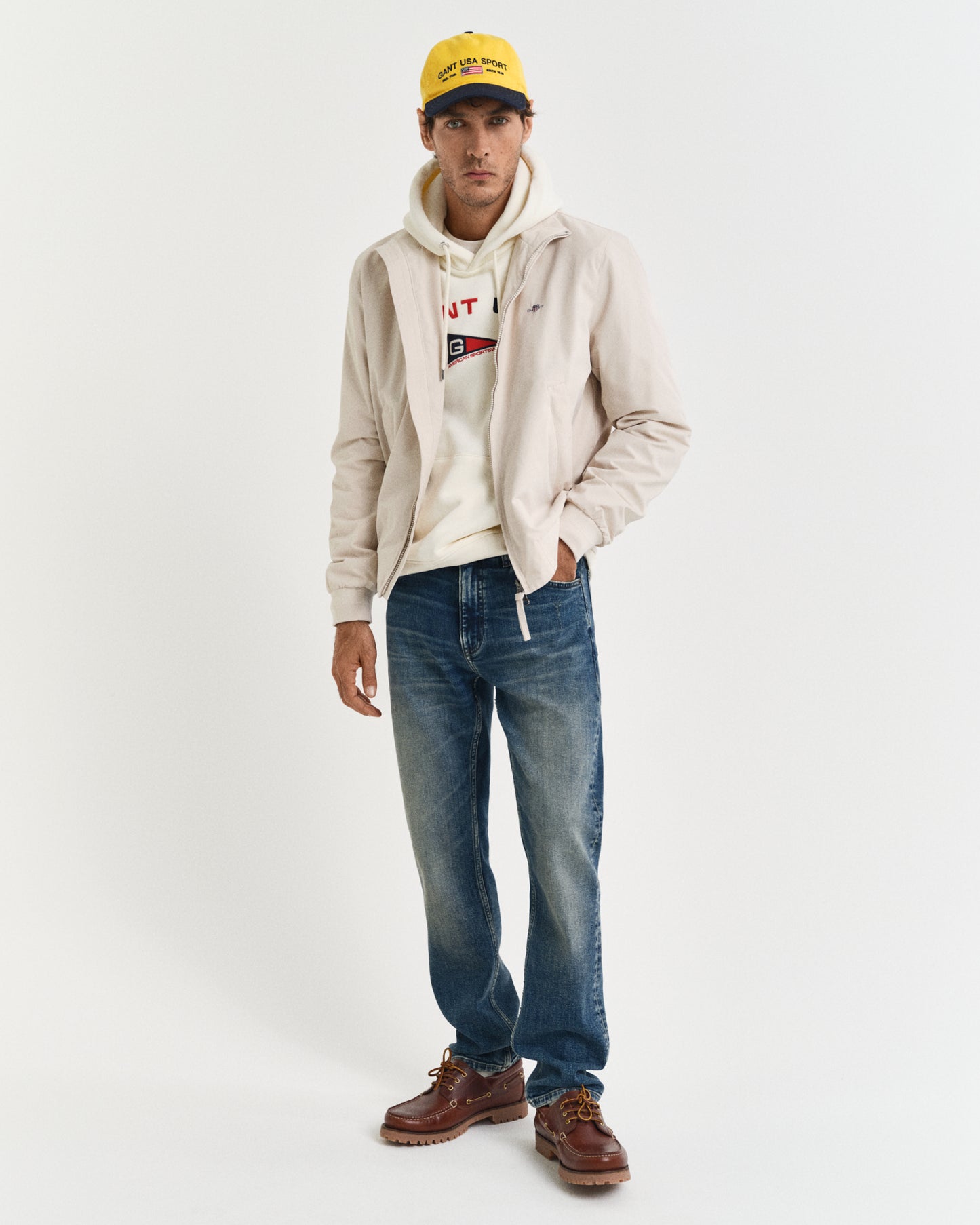 PUTTY, LIGHTWEIGHT HAMPSHIRE JACKET BY GANT AU.