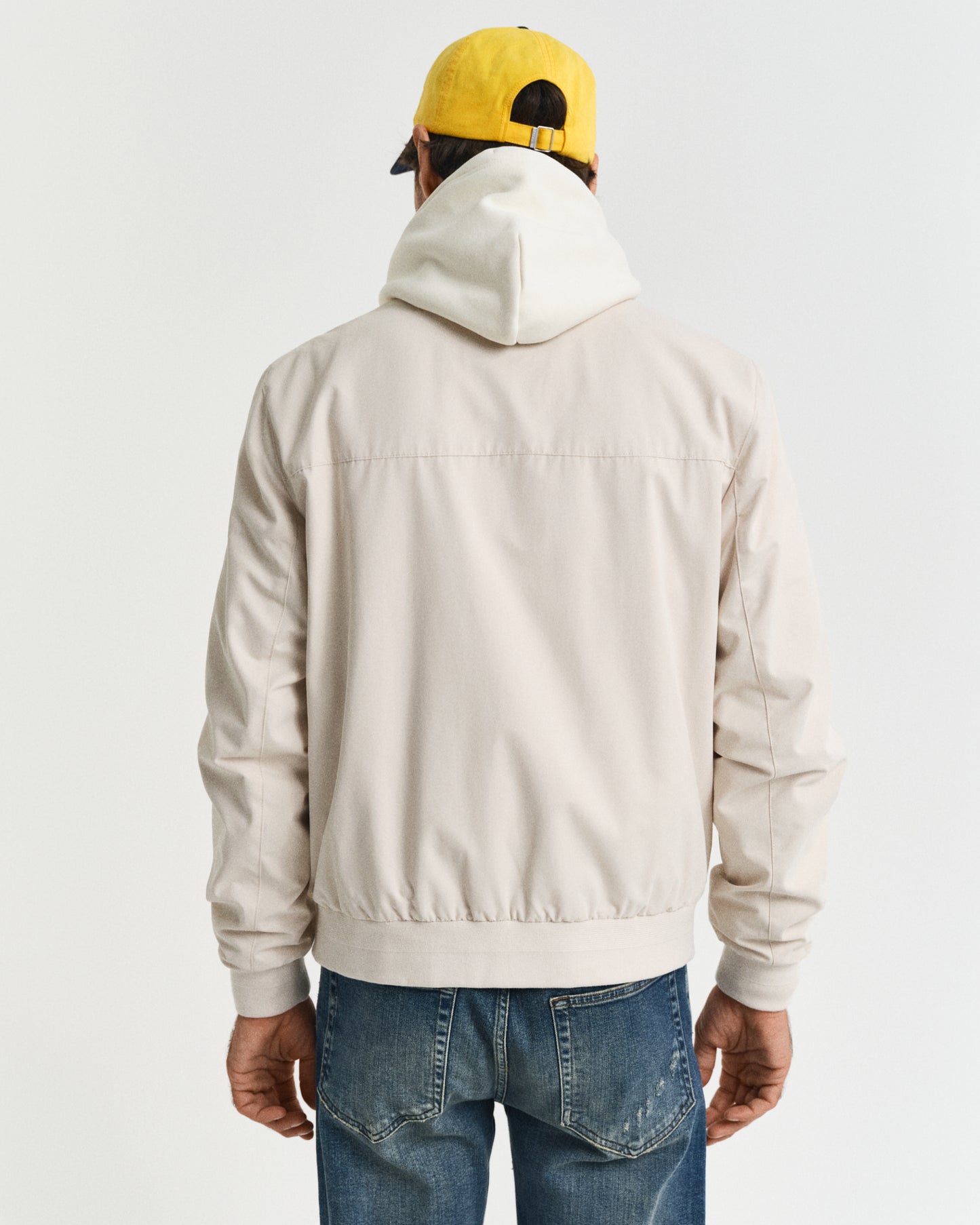 PUTTY, LIGHTWEIGHT HAMPSHIRE JACKET, BACK-VIEW BY GANT AU.