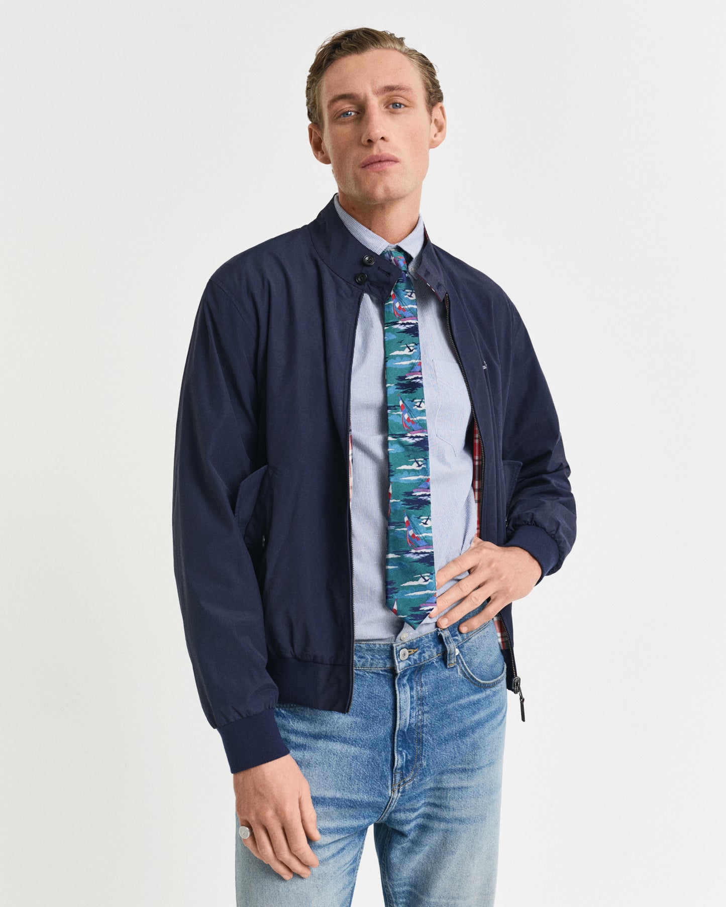 CLASSIC BLUE, REVERSIBLE HARRINGTON JACKET, FRONT-VIEW BY GANT AU.