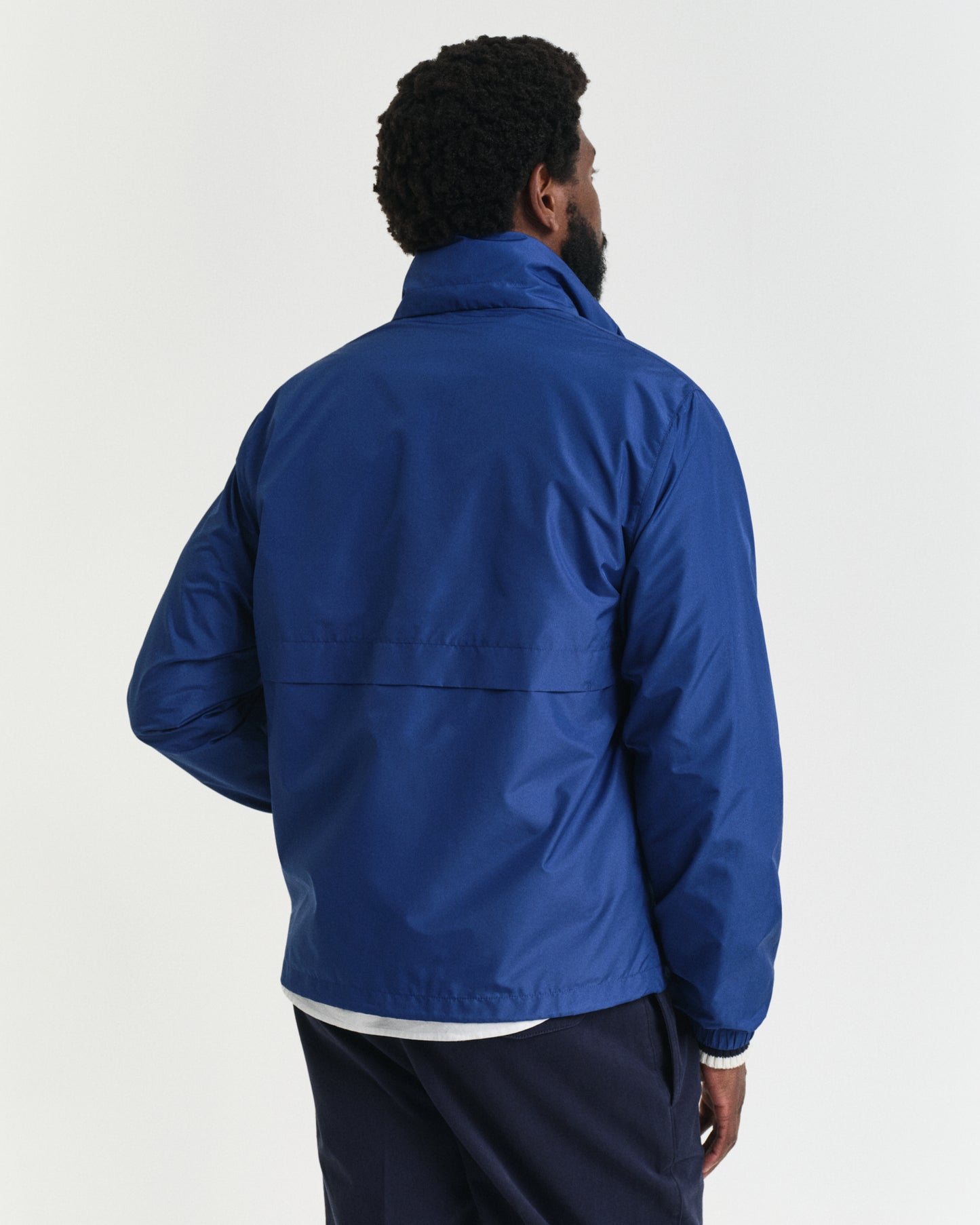 DEEP COBALT, LIGHTWEIGHT WINDSHIELDER JACKET, BACK-VIEW BY GANT AU.